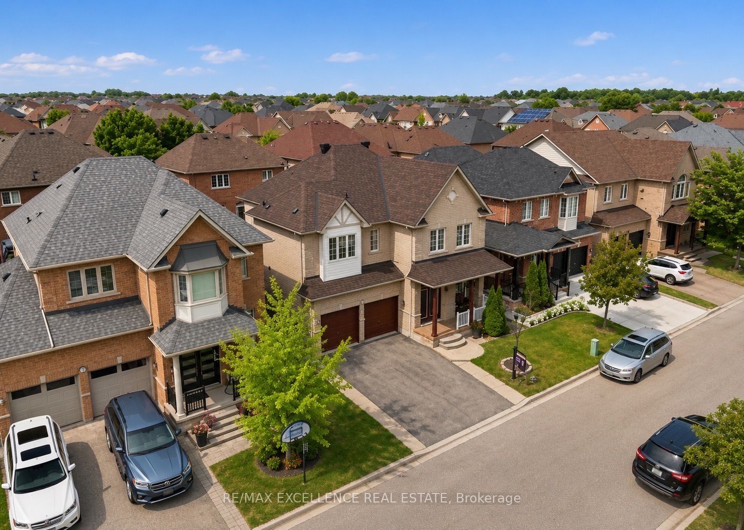 21 Castle Mountain Drive, Brampton, ON L6R 2W9 photo 2