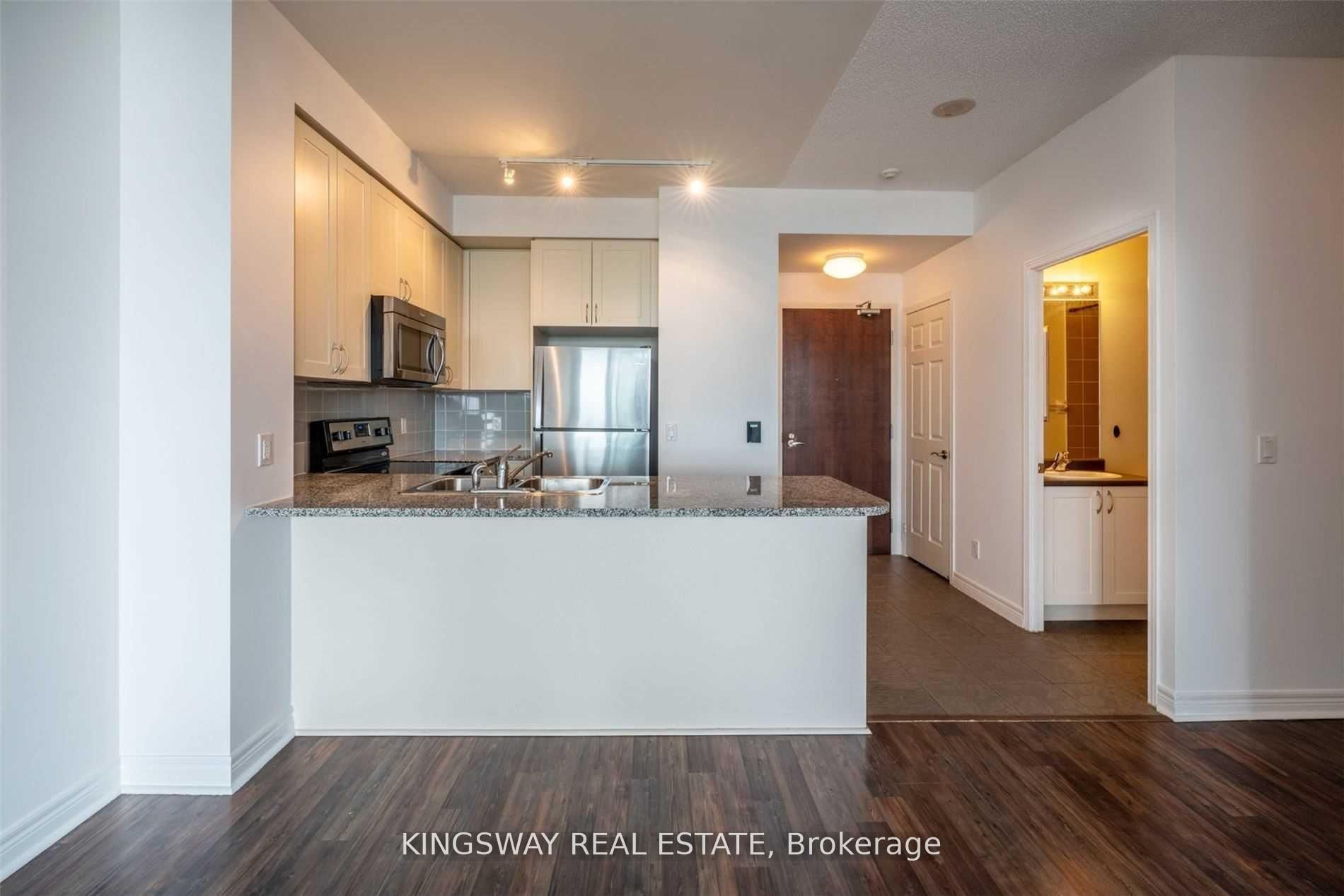 339 Rathburn Road W 1512, Mississauga, ON L5B 0K6 photo 3