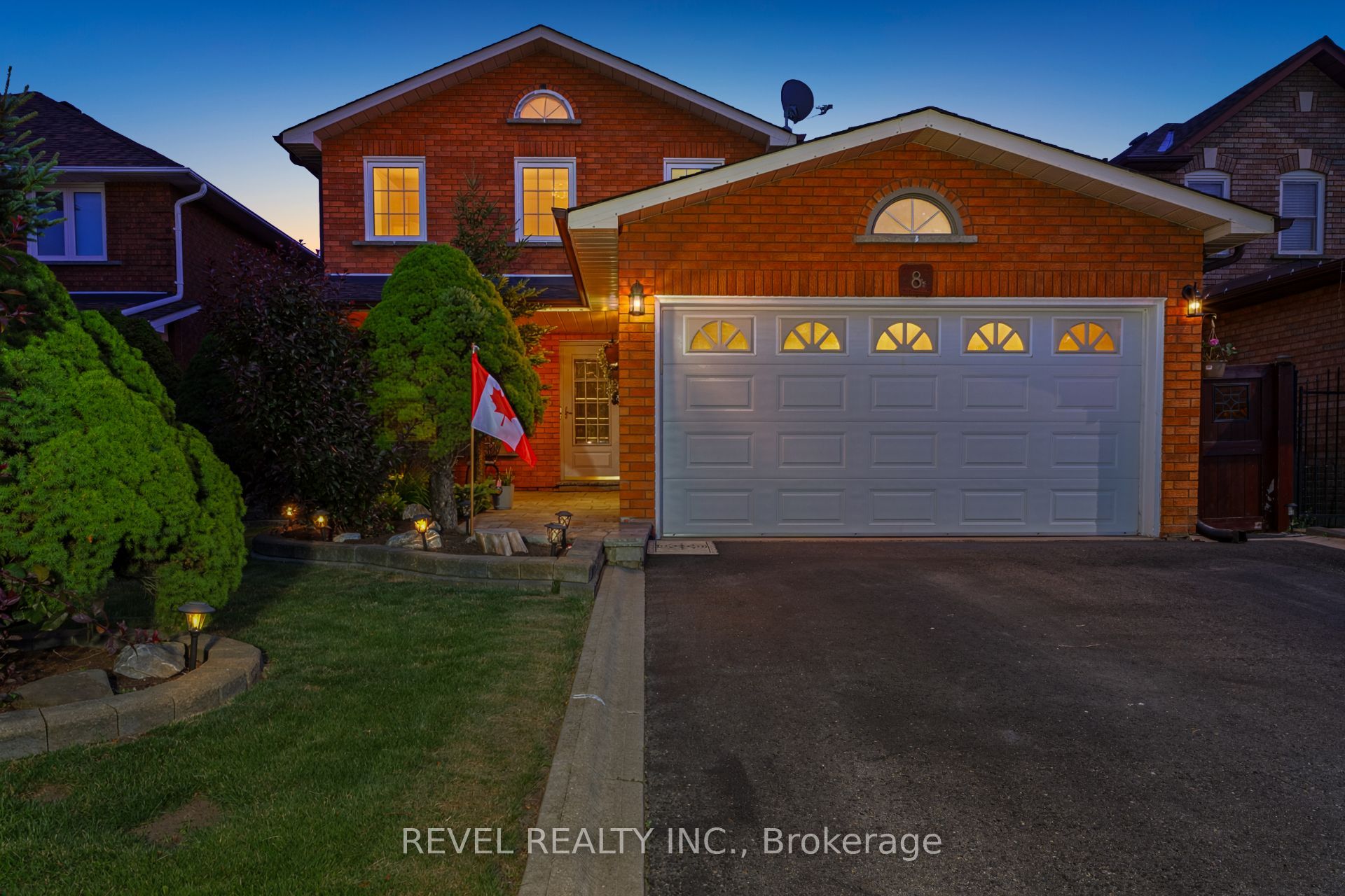 8 Cochrane Avenue, Brampton, ON L6Z 4J4 photo 2