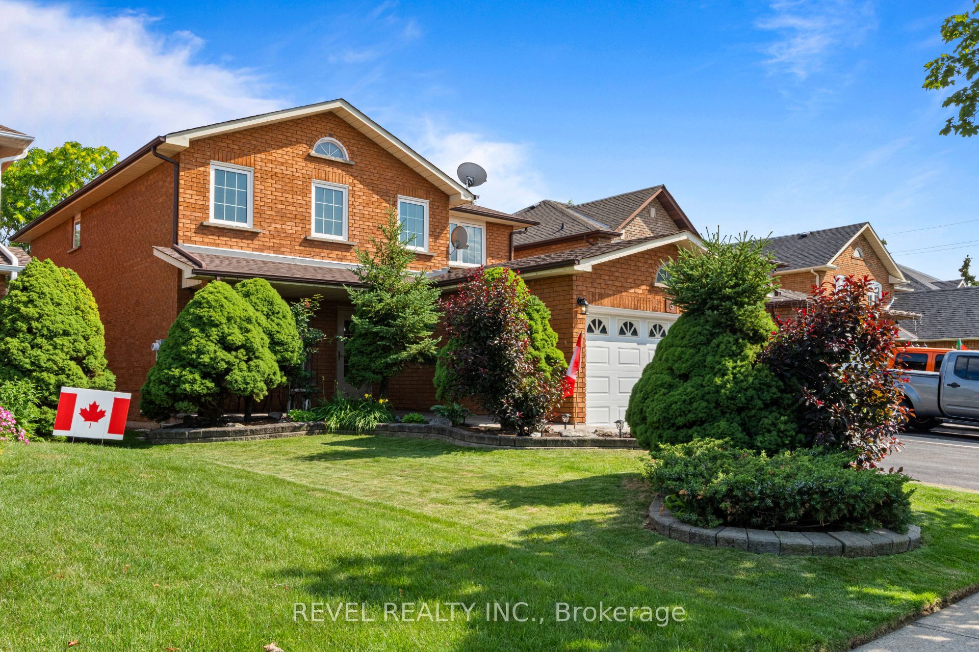8 Cochrane Avenue, Brampton, ON L6Z 4J4 photo 3