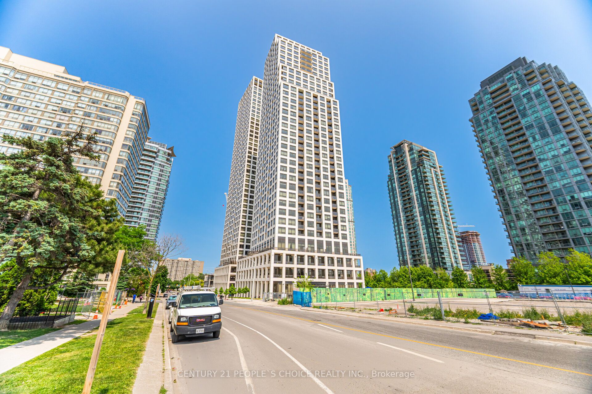 36 Elm Drive W 606, Mississauga, ON L5B 0N3