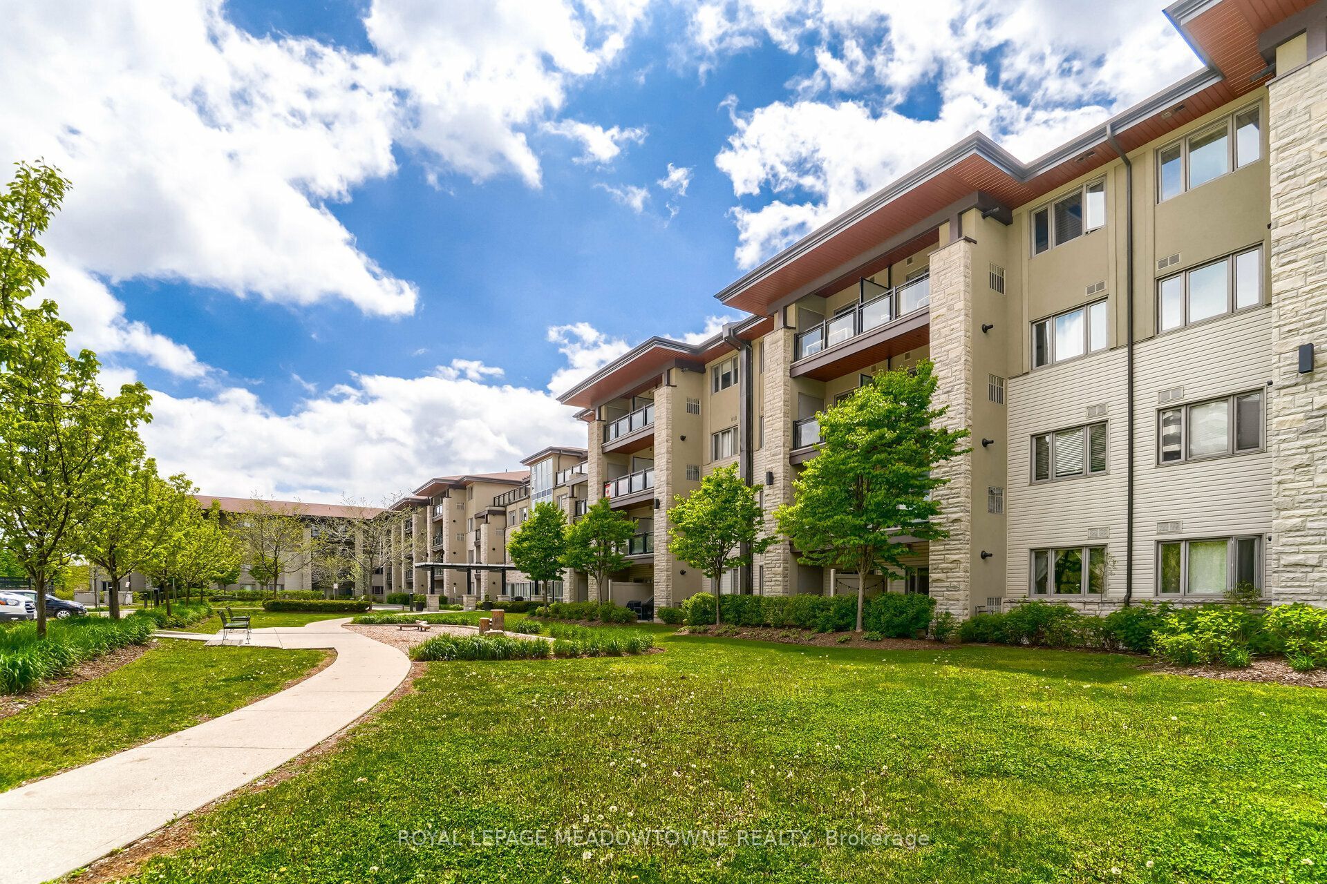570 Lolita Gardens 119, Mississauga, ON L5A 0A1 photo 2