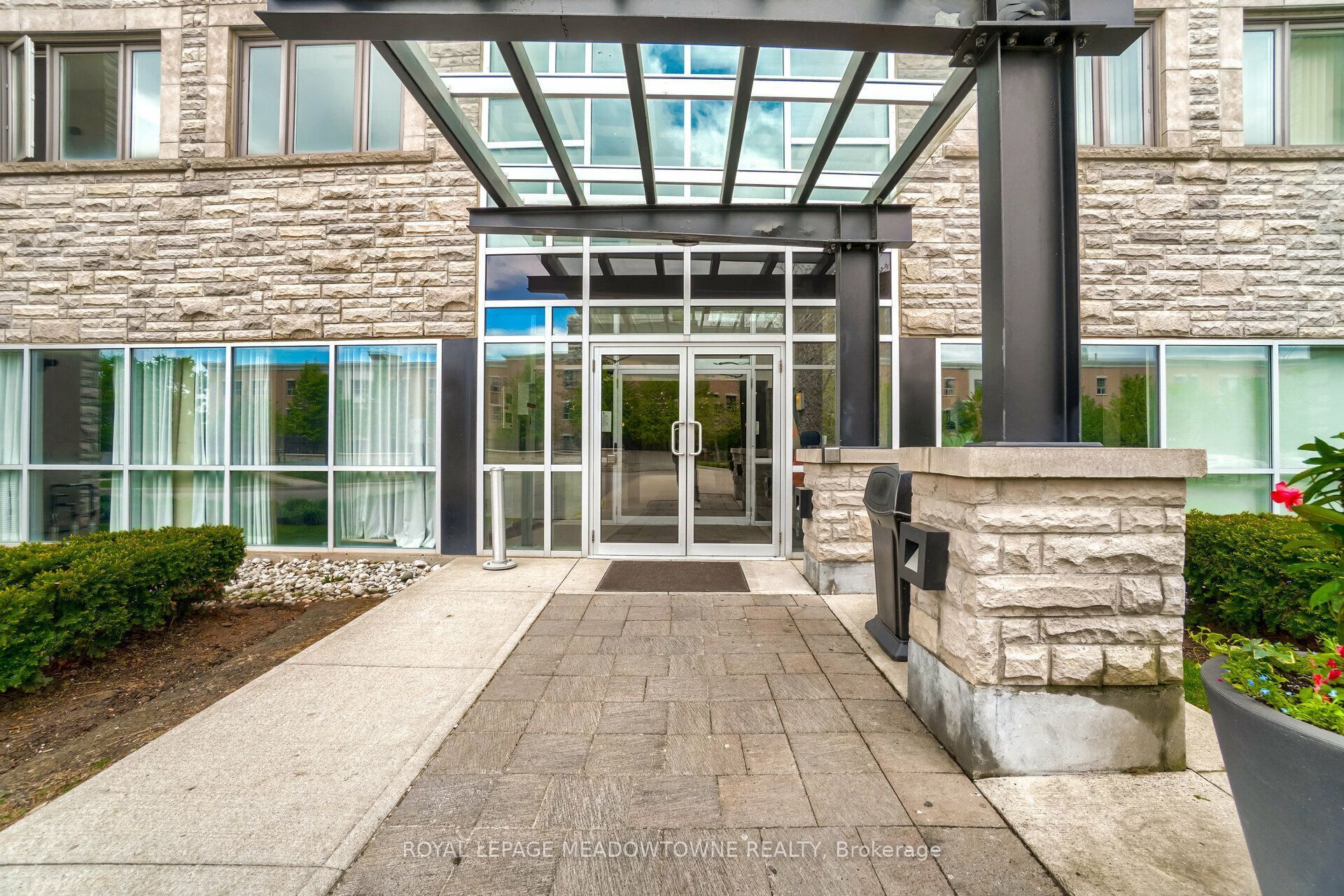 570 Lolita Gardens 119, Mississauga, ON L5A 0A1 photo 4