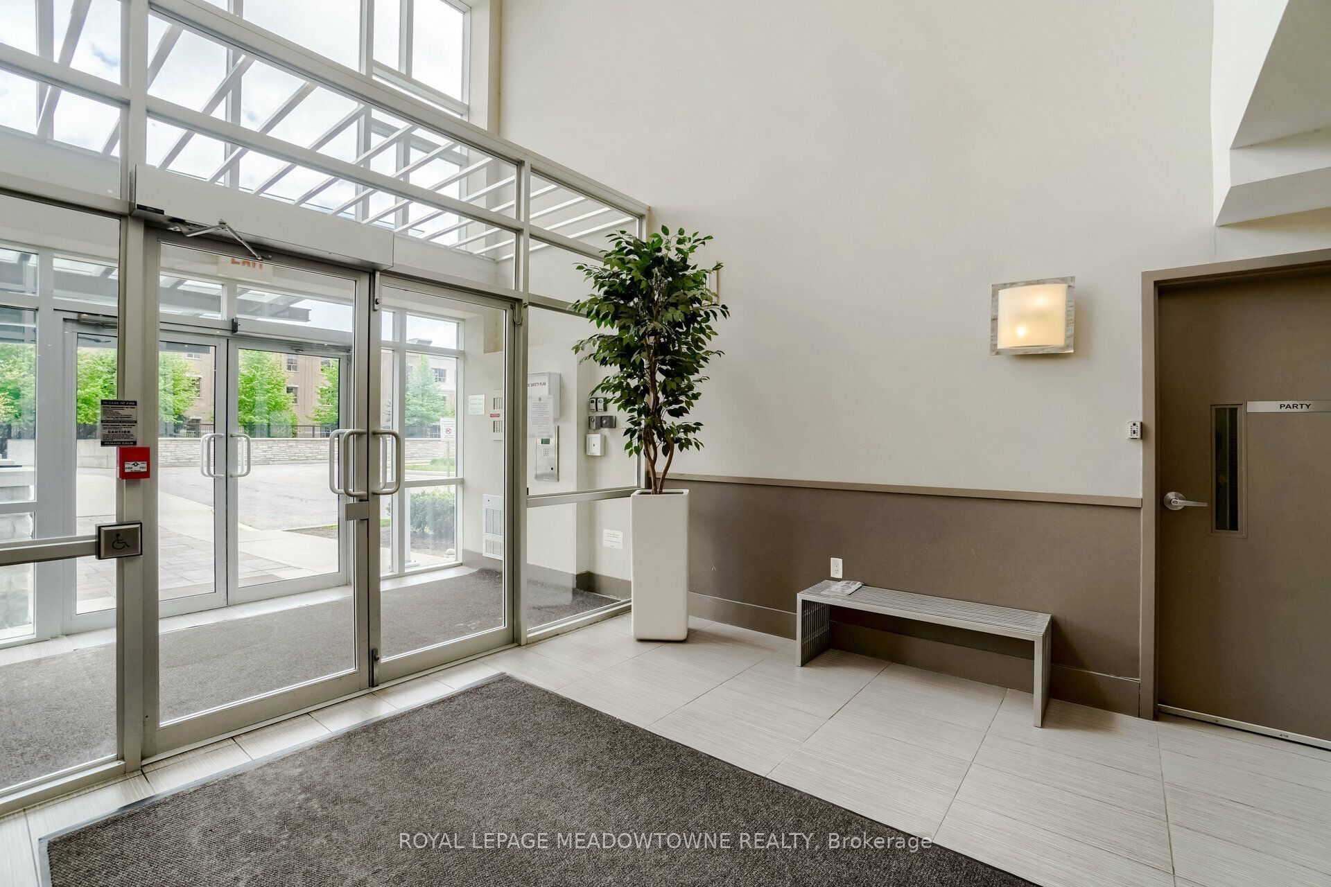 570 Lolita Gardens 119, Mississauga, ON L5A 0A1 photo 5