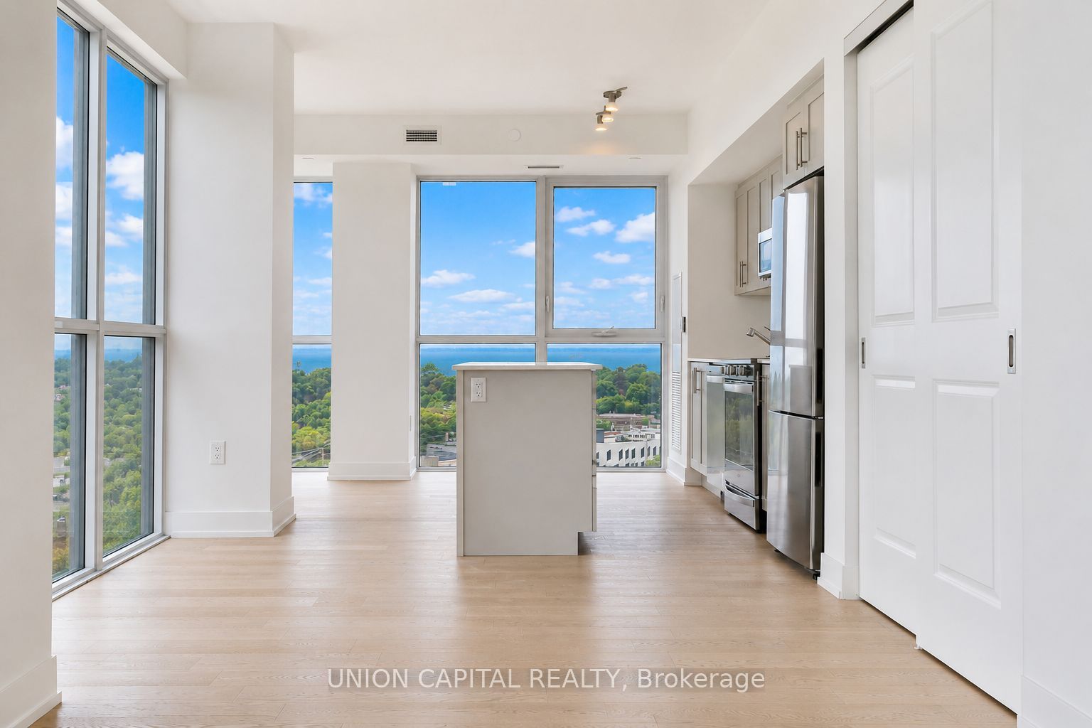 1063 Douglas McCurdy Common 1104, Mississauga, ON L5G 0C5 photo 5