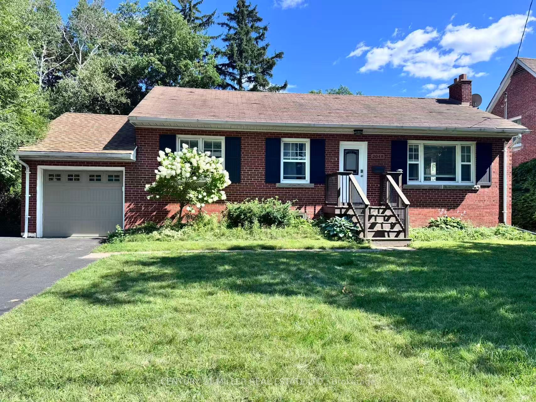 2048 Edinburgh (Main Level) Drive, Burlington, ON L7R 2C9 photo 2
