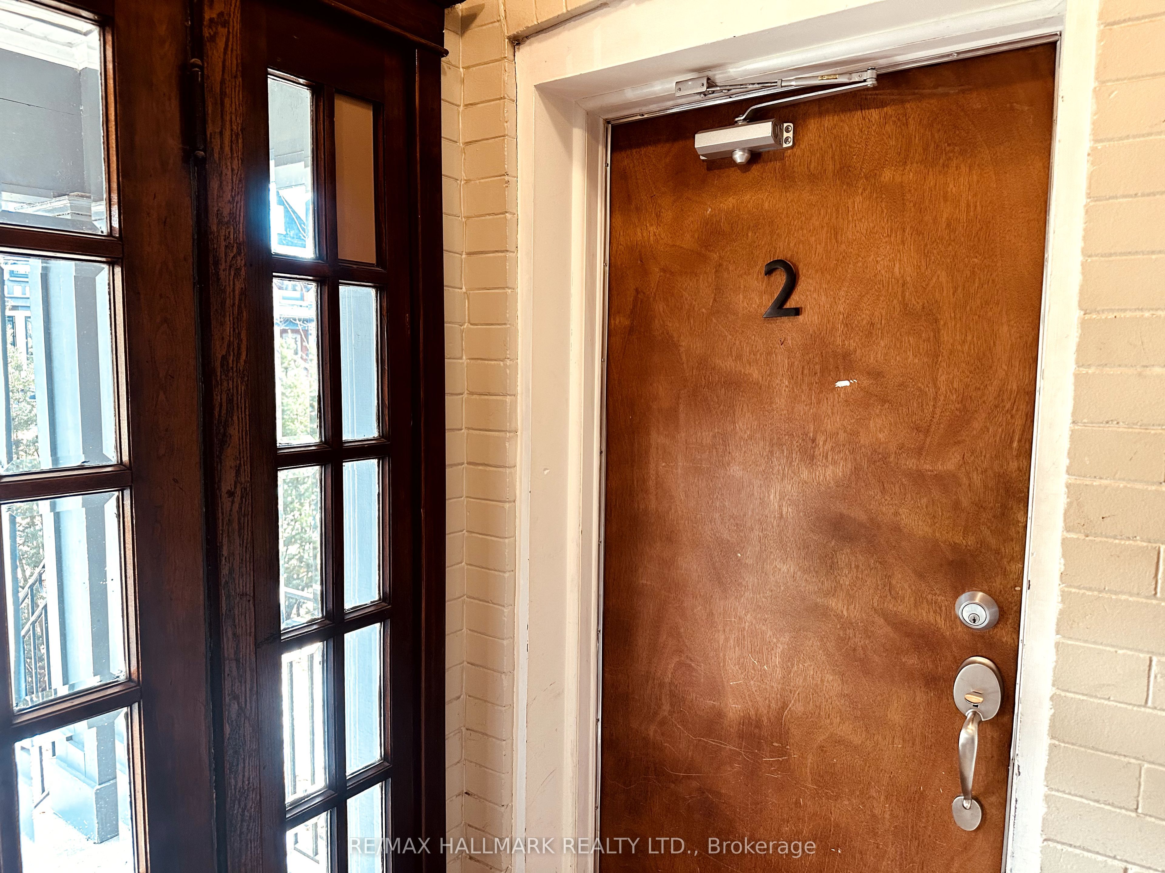 20 Triller Avenue 2, Toronto, ON M6K 3B8 photo 4