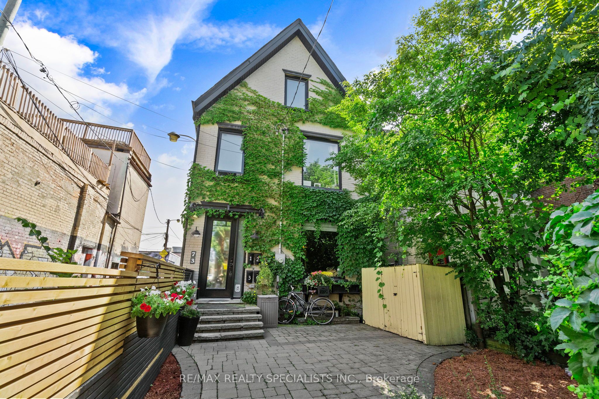 73 Elm Grove Avenue, Toronto, ON M6K 2J2 photo 3
