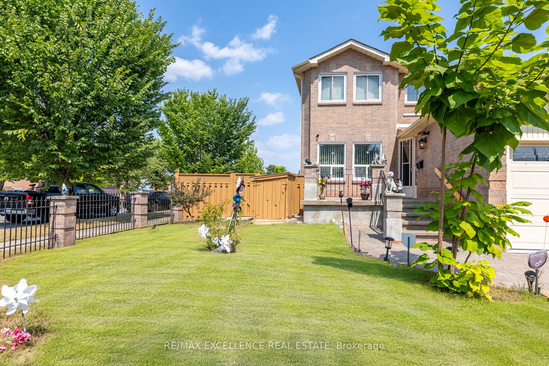 55 Atkins Circle, Brampton, ON L6X 4B9 photo 3