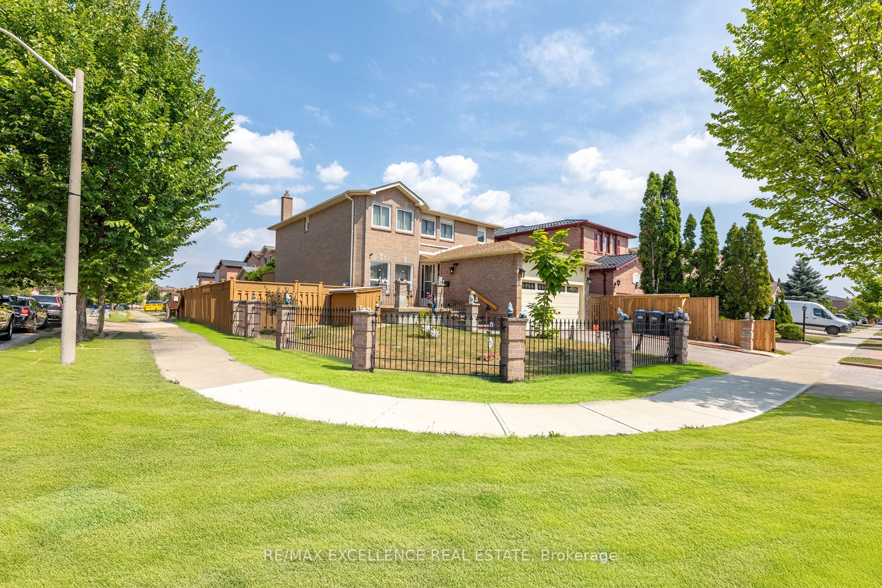 55 Atkins Circle, Brampton, ON L6X 4B9 photo 4