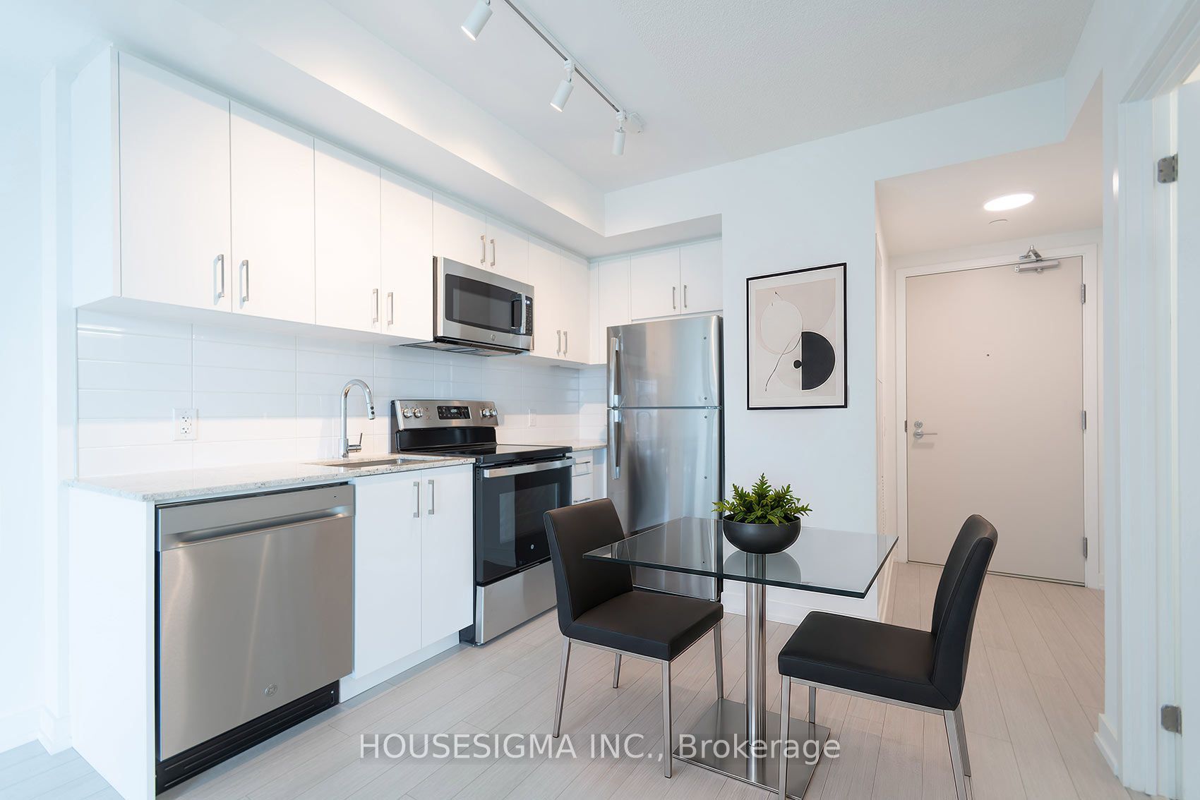4010 Eglinton Avenue W 1105, Toronto, ON M9A 0G5 photo 5