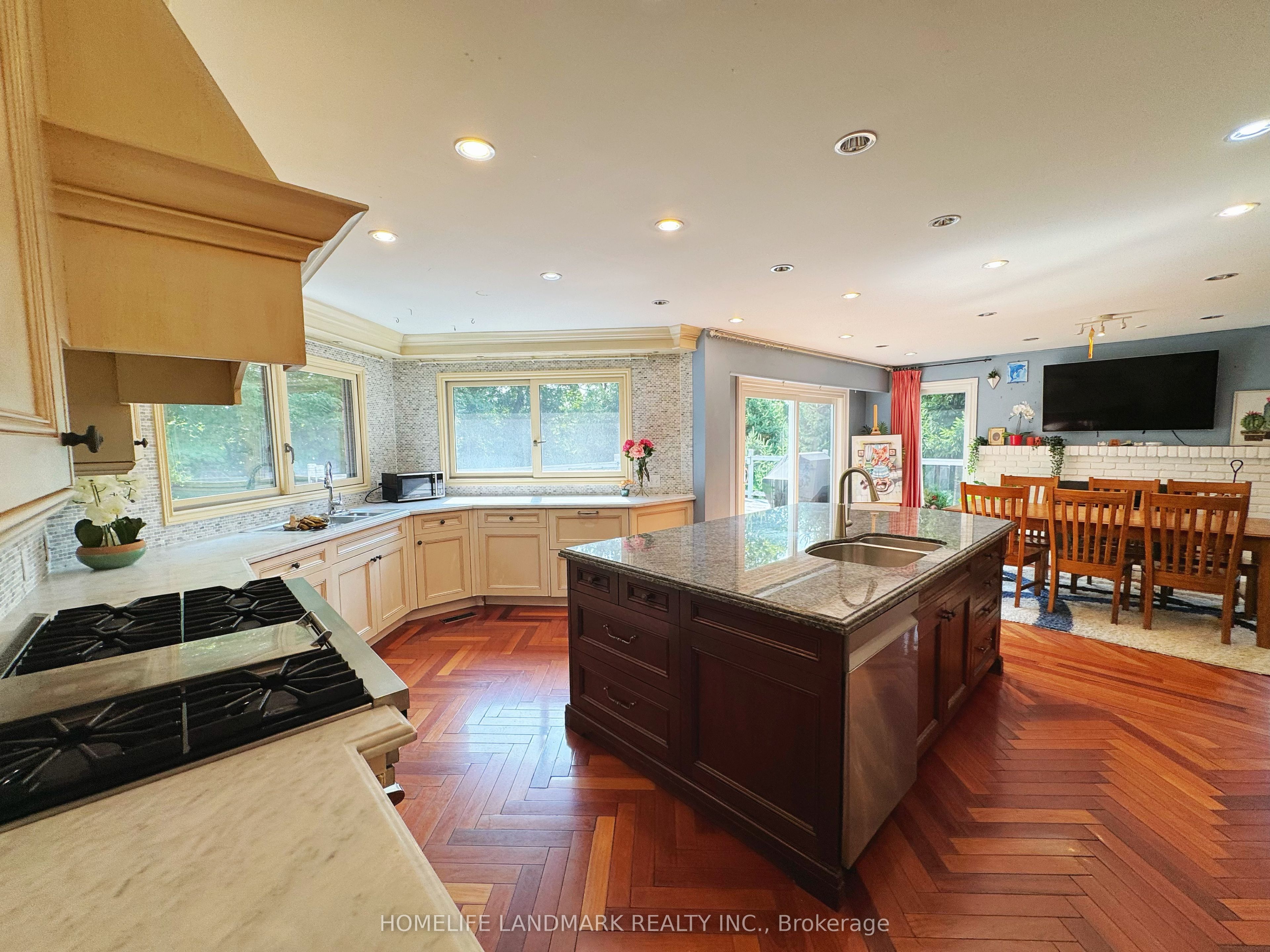 2415 Jarvis Street B4, Mississauga, ON L5C 2P7 photo 5