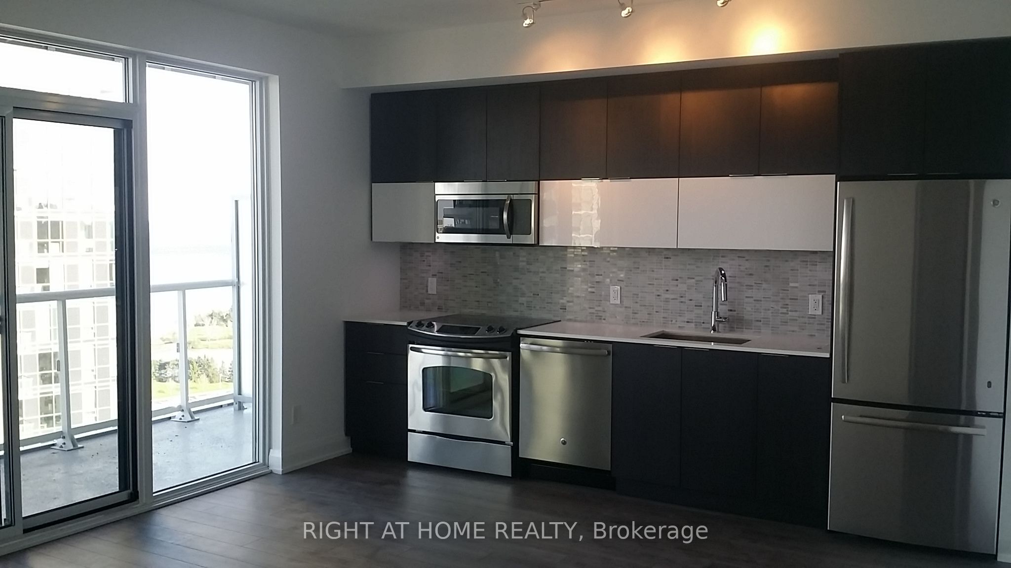 56 Annie Craig Drive 2402, Toronto, ON M8V 0C5 photo 5