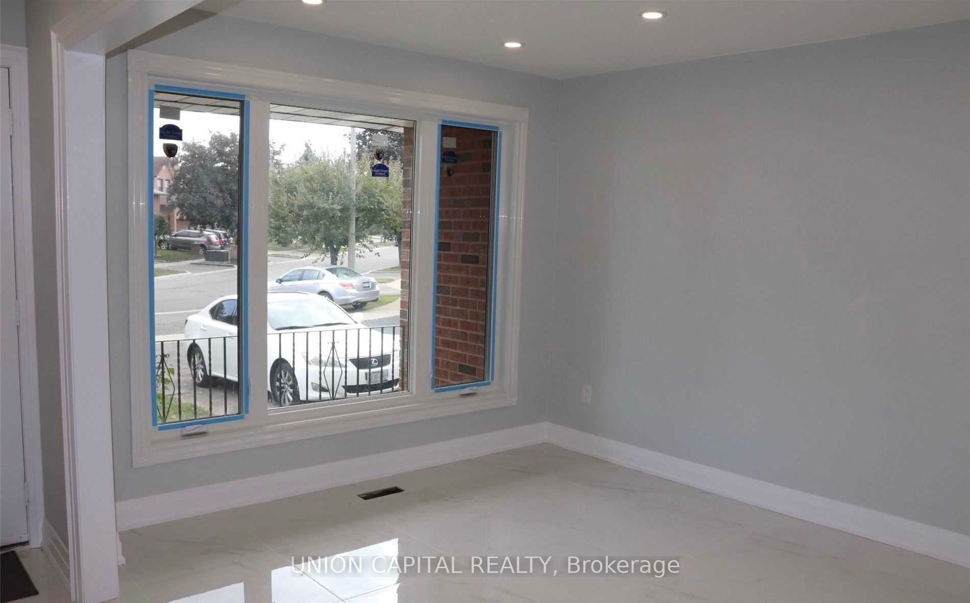 3210 Fairfox Crescent, Mississauga, ON L4X 2V8 photo 2