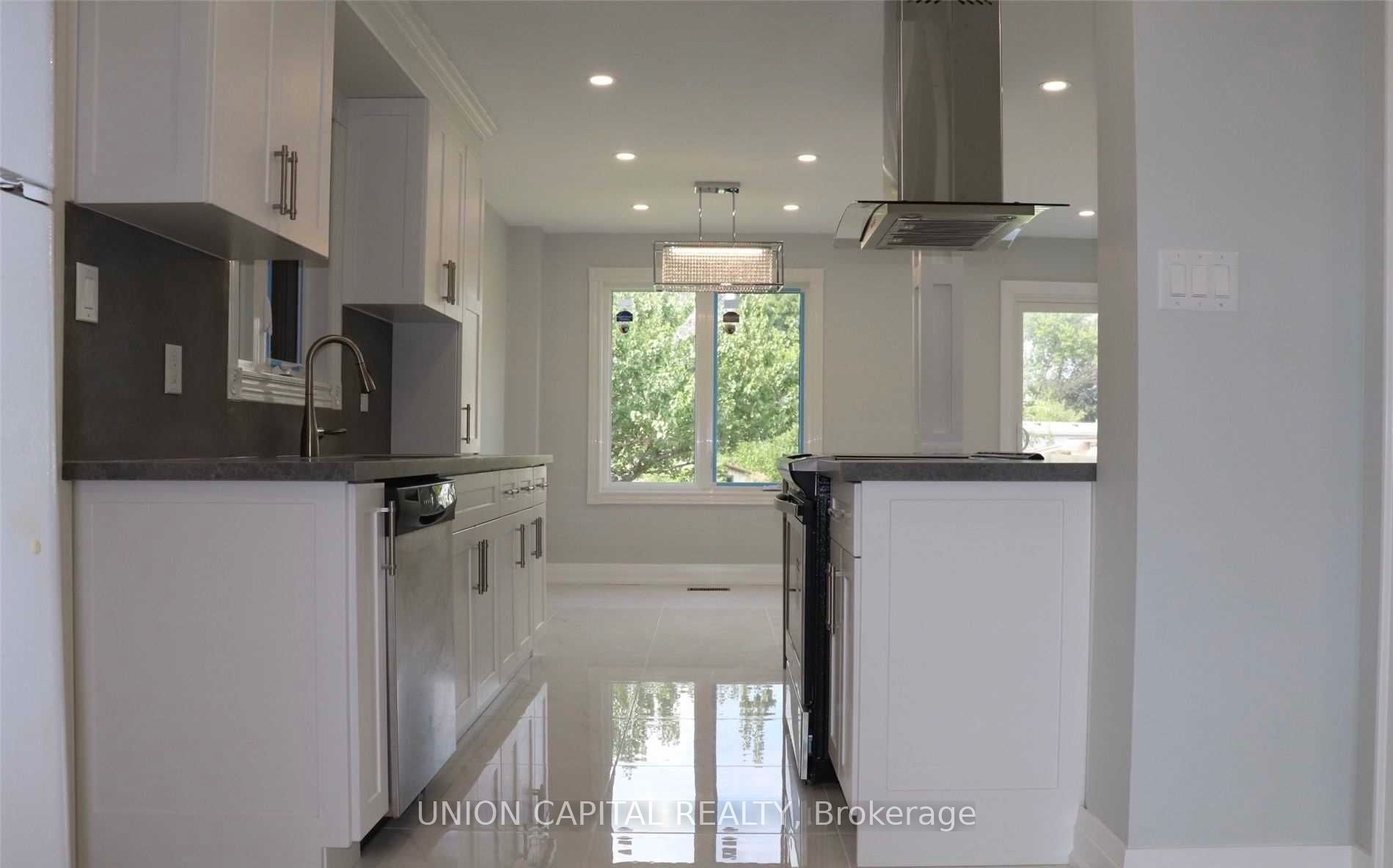 3210 Fairfox Crescent, Mississauga, ON L4X 2V8 photo 3