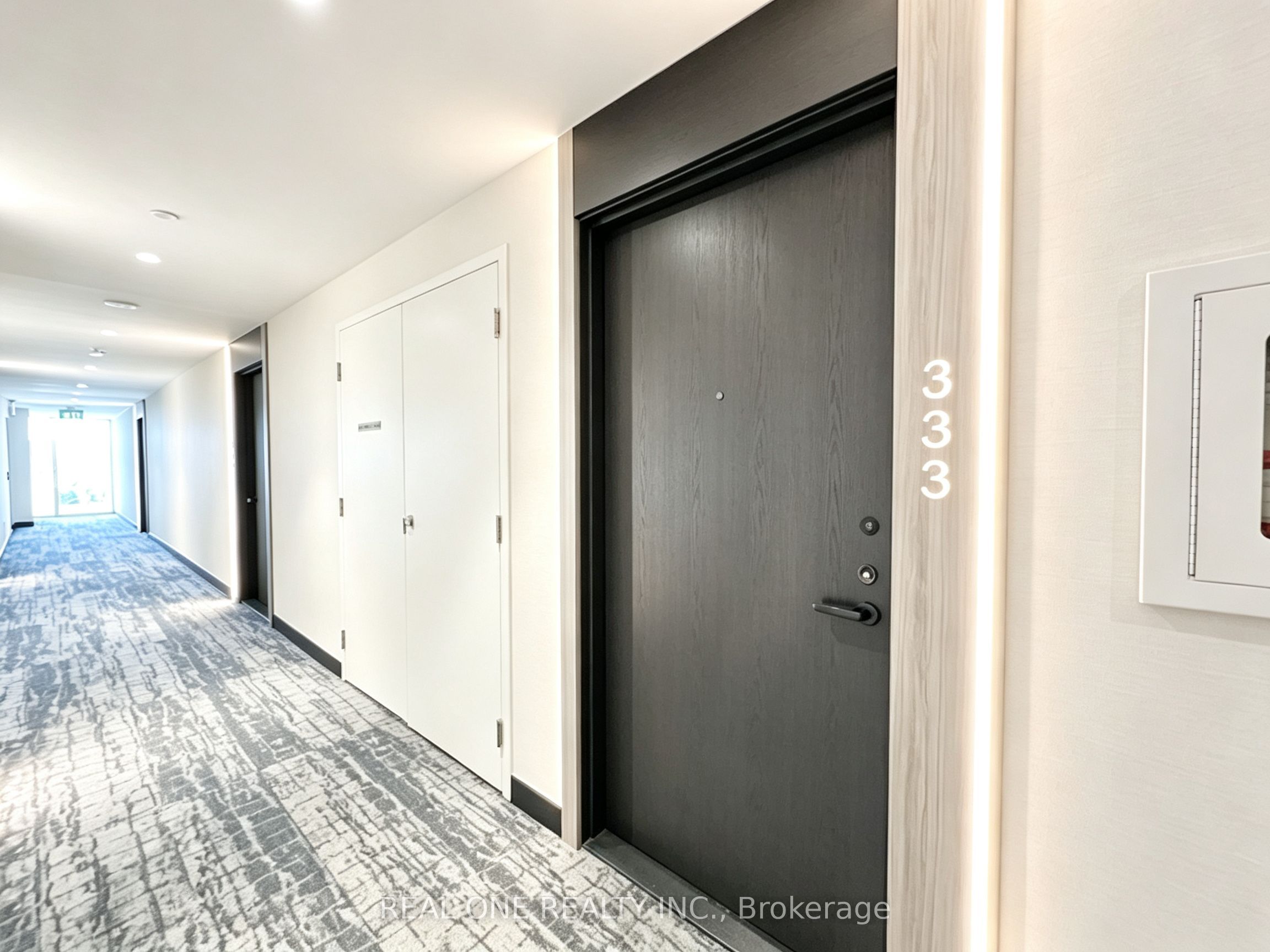 215 Lakeshore Road W 333, Mississauga, ON L5H 0A7 photo 4