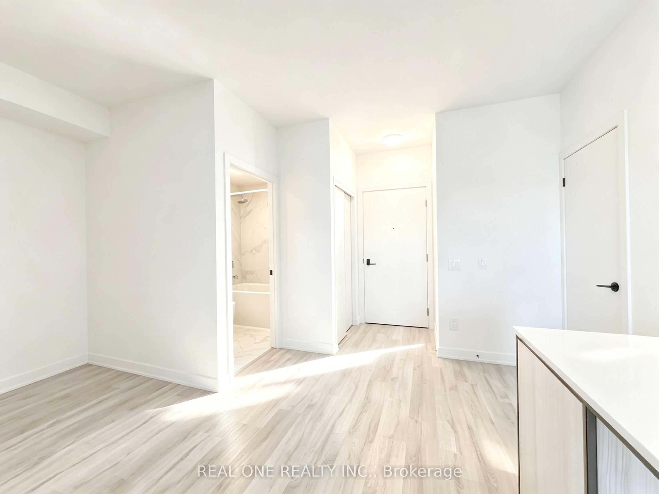 215 Lakeshore Road W 333, Mississauga, ON L5H 0A7 photo 5