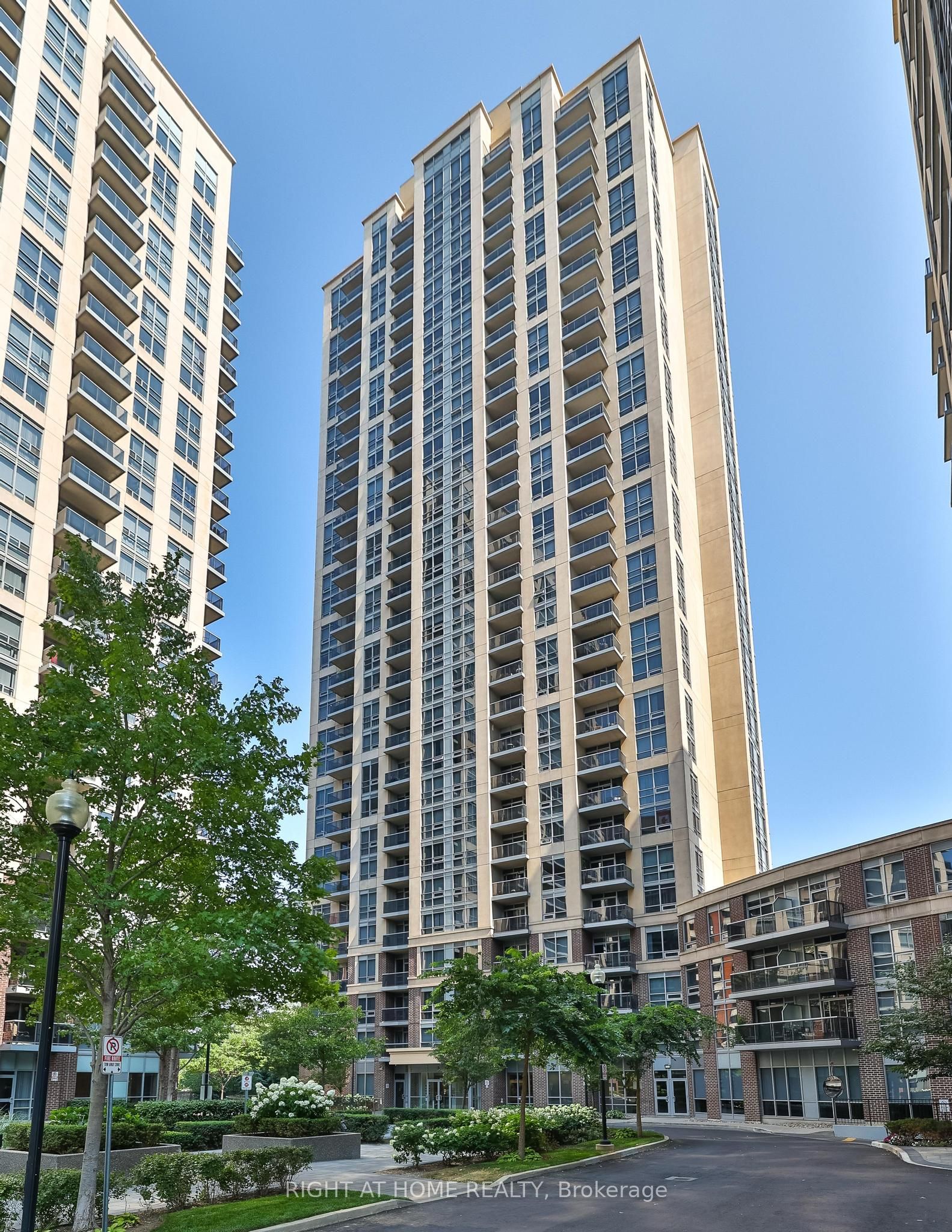 3 Michael Power Place 2402, Toronto, ON M9A 0A2