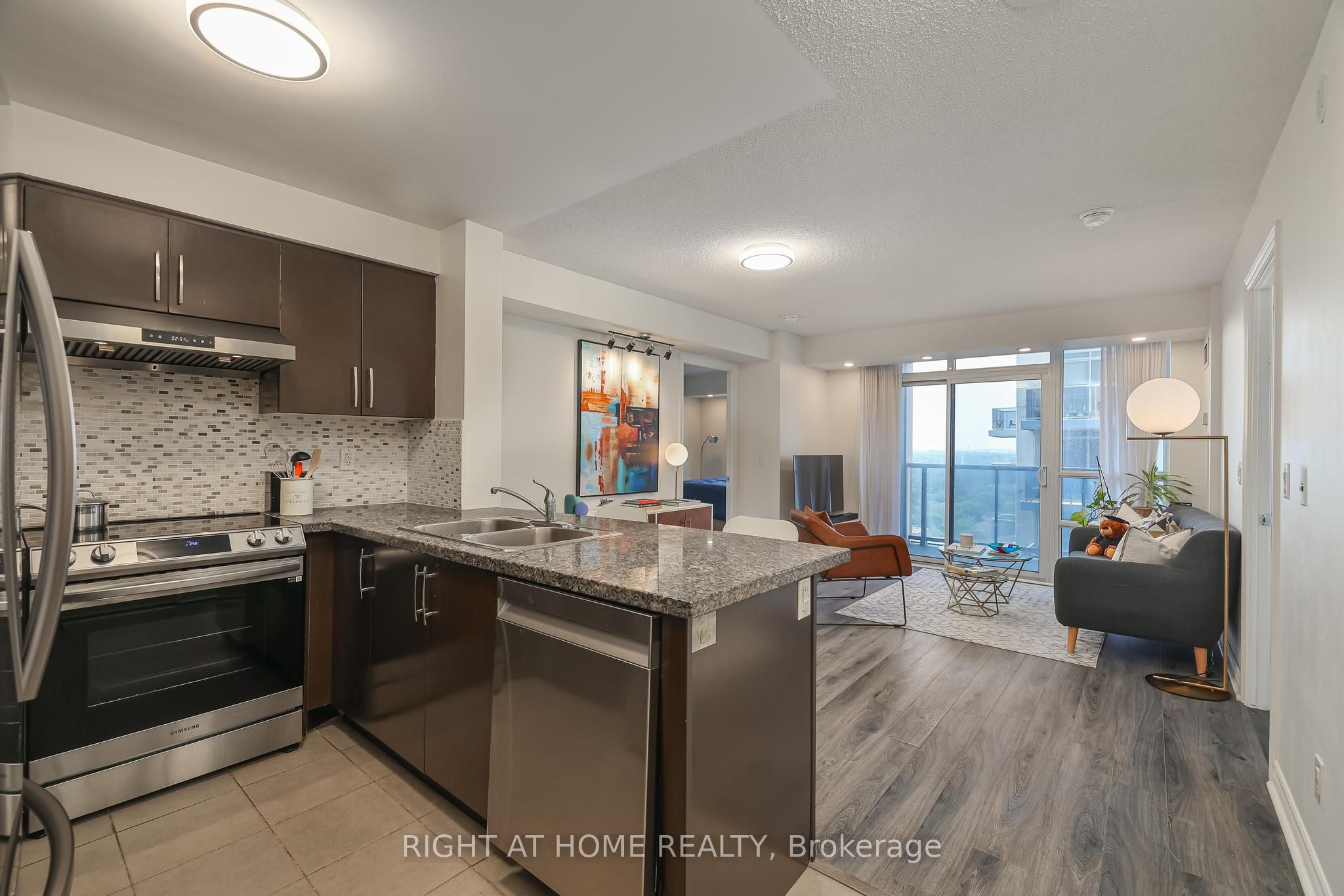 3 Michael Power Place 2402, Toronto, ON M9A 0A2 photo 5