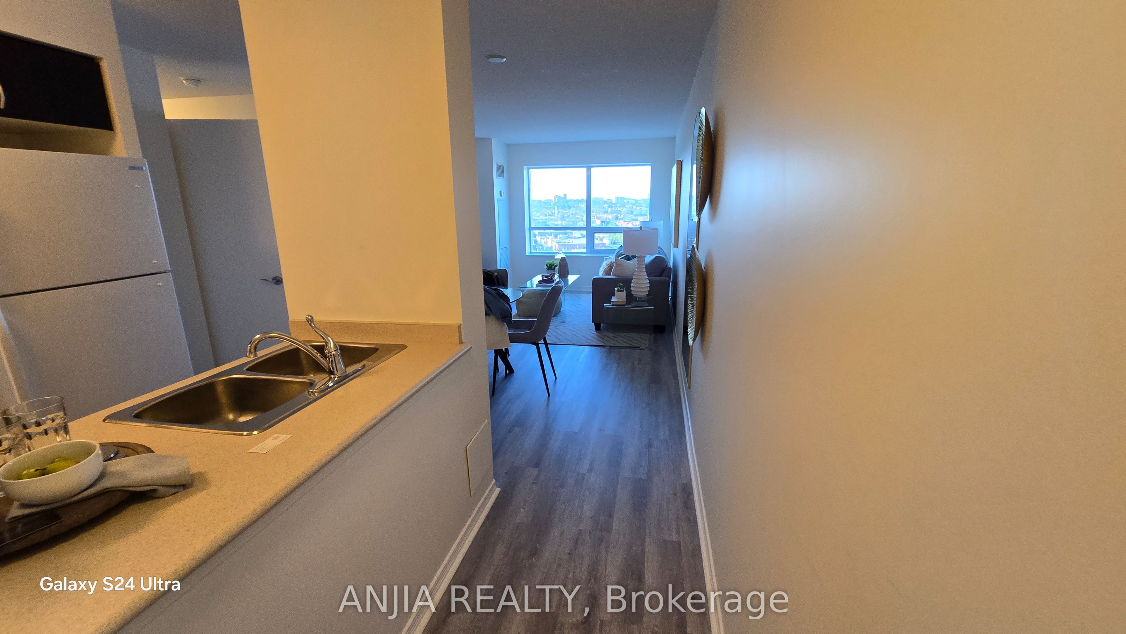 61 Heintzman Street 1510, Toronto, ON M6P 5A2 photo 2