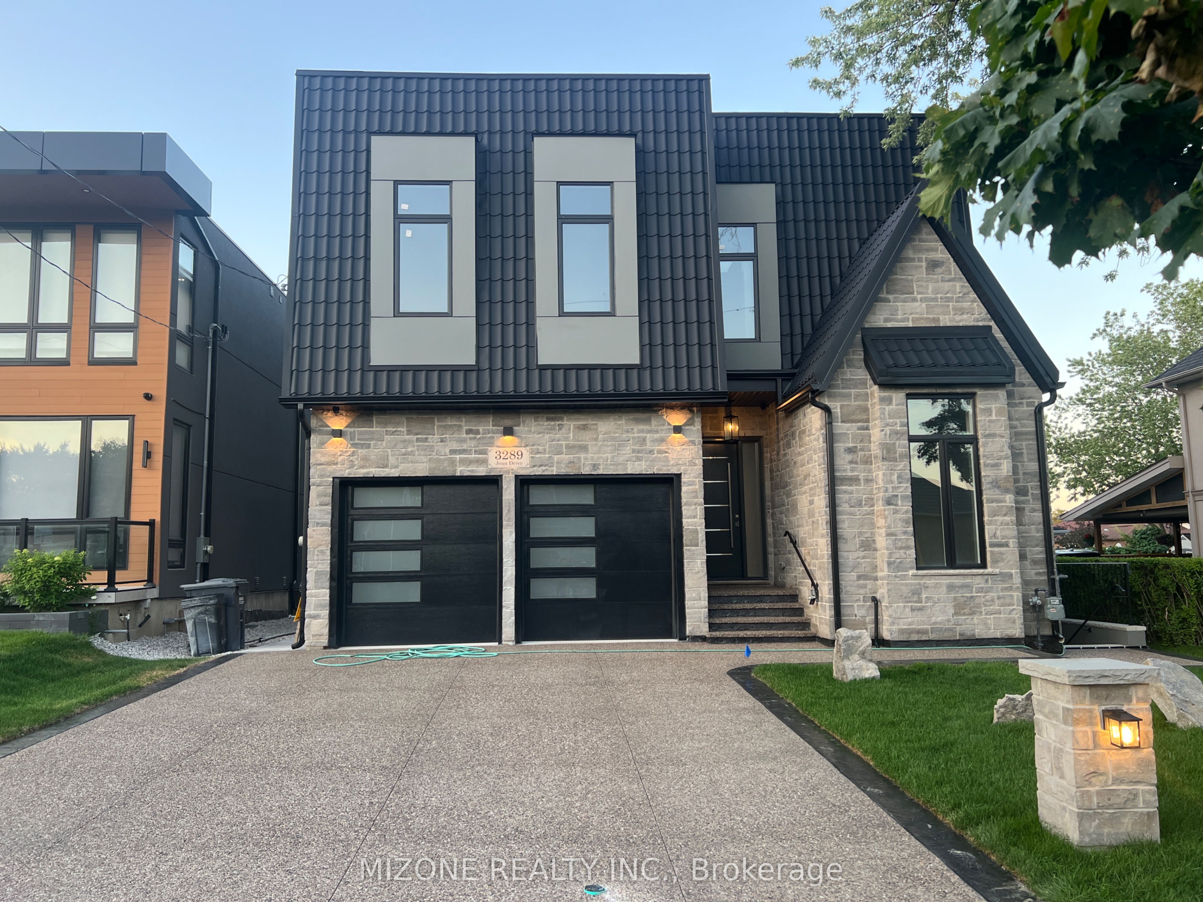 3289 Joan Drive Upper, Mississauga, ON L5B 1T3
