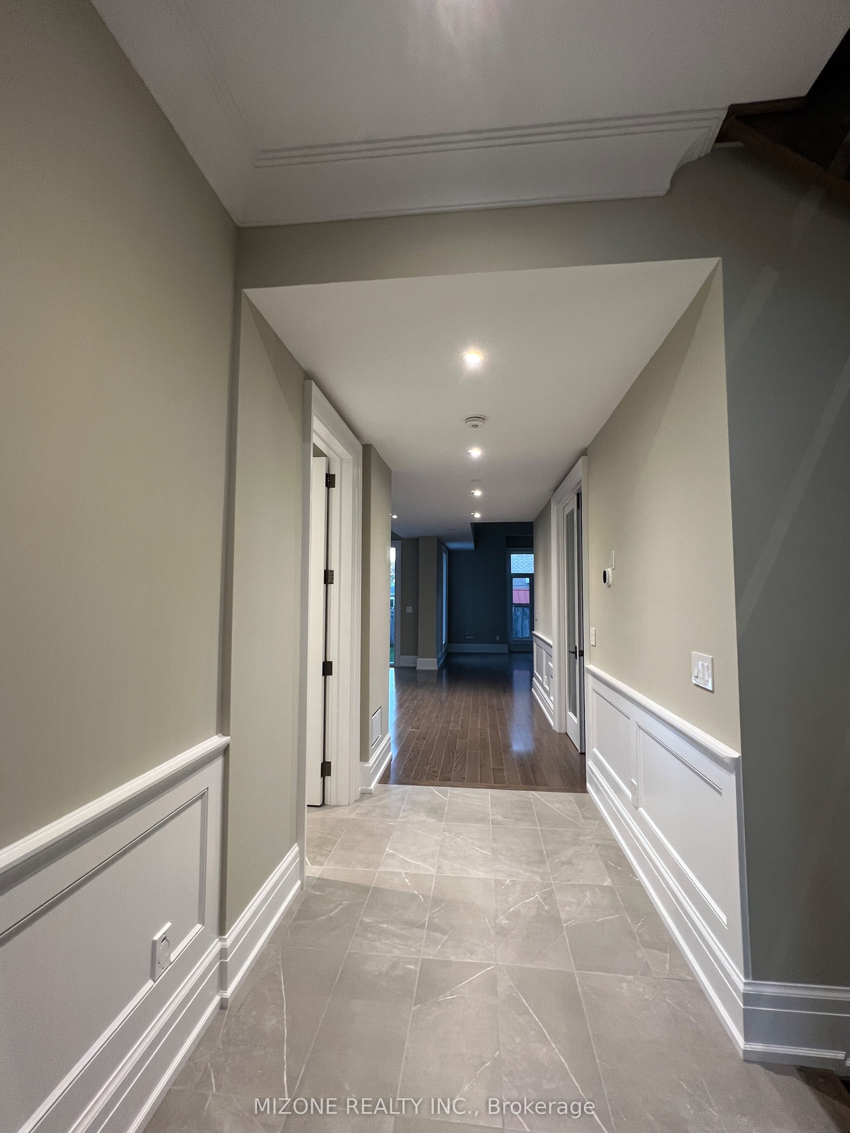 3289 Joan Drive Upper, Mississauga, ON L5B 1T3 photo 2