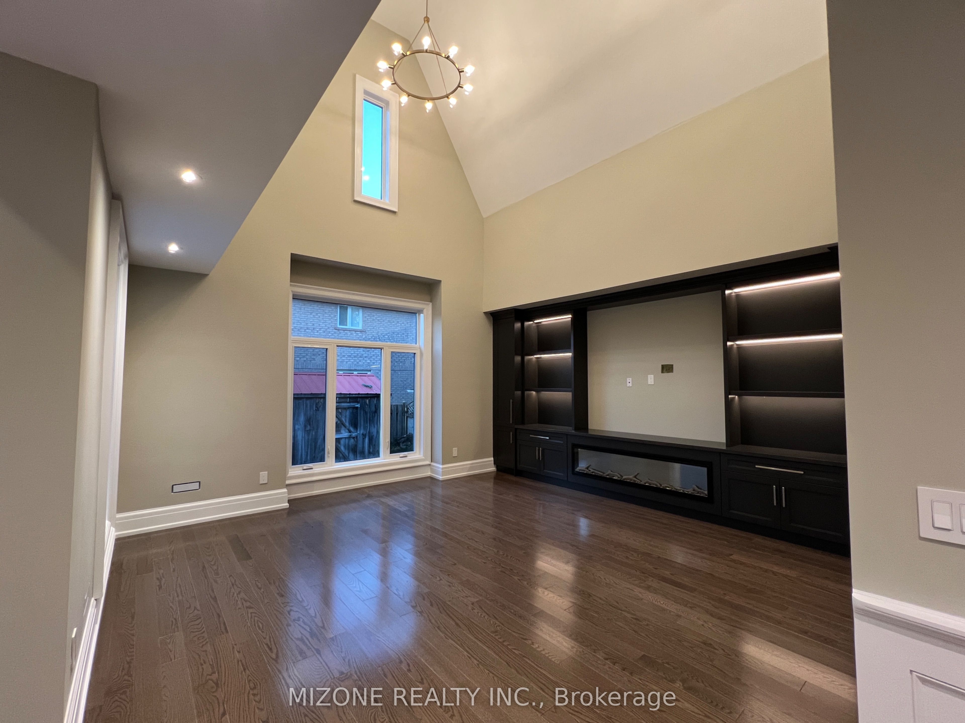 3289 Joan Drive Upper, Mississauga, ON L5B 1T3 photo 3