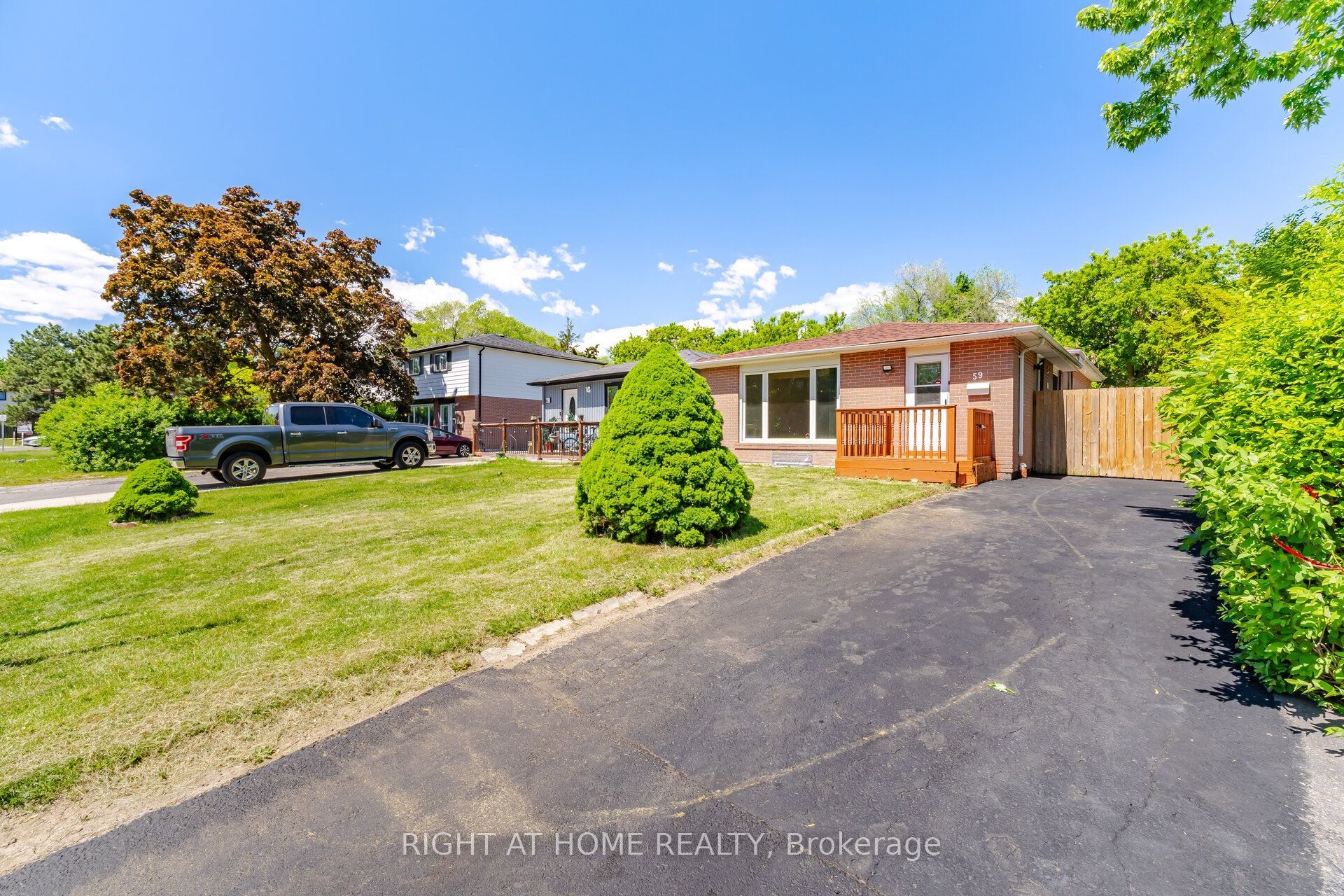 59 Edenborough Drive, Brampton, ON L6T 3A6