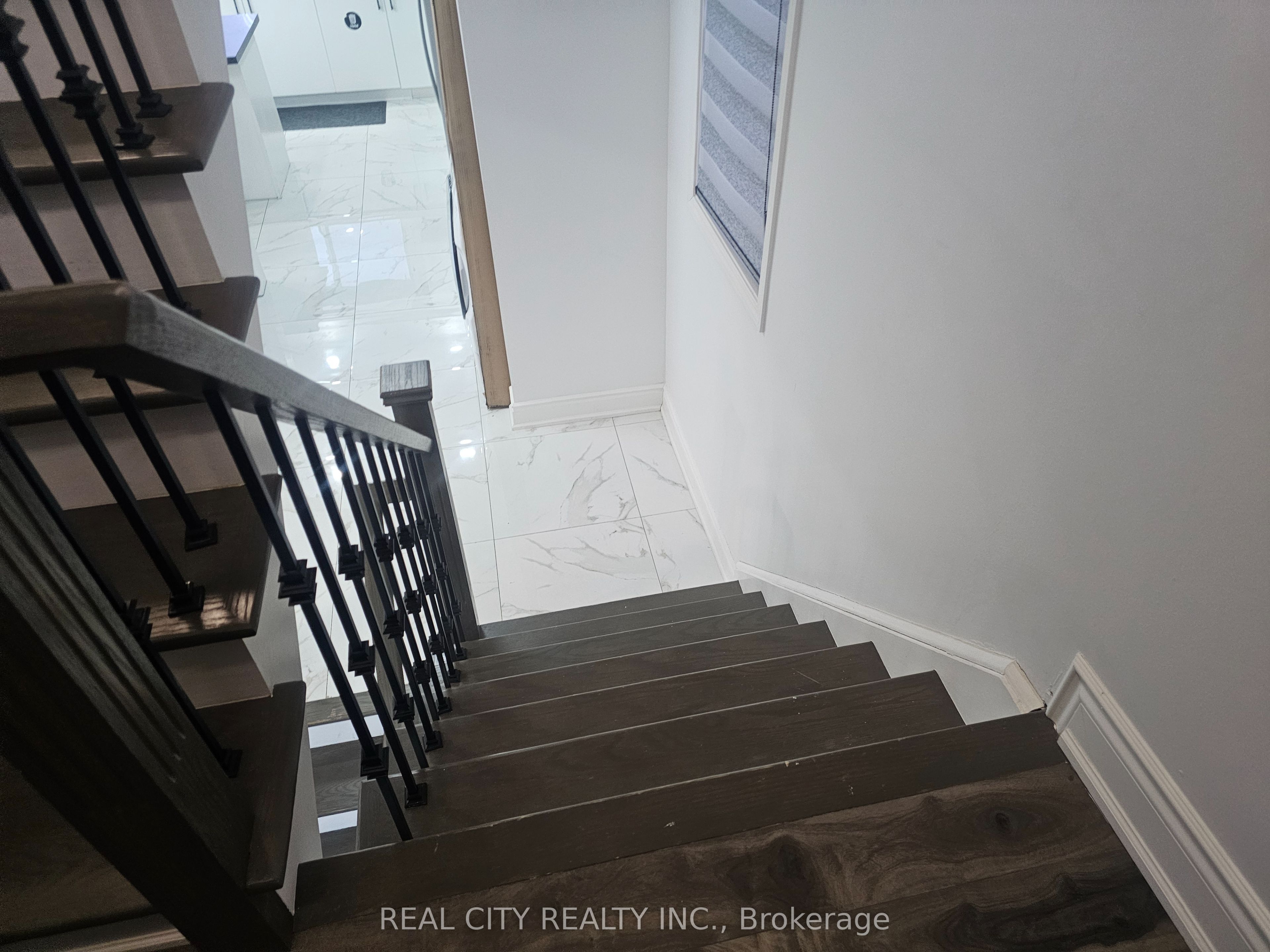1680 Samuelson Circle, Mississauga, ON L5N 7Z7 photo 4