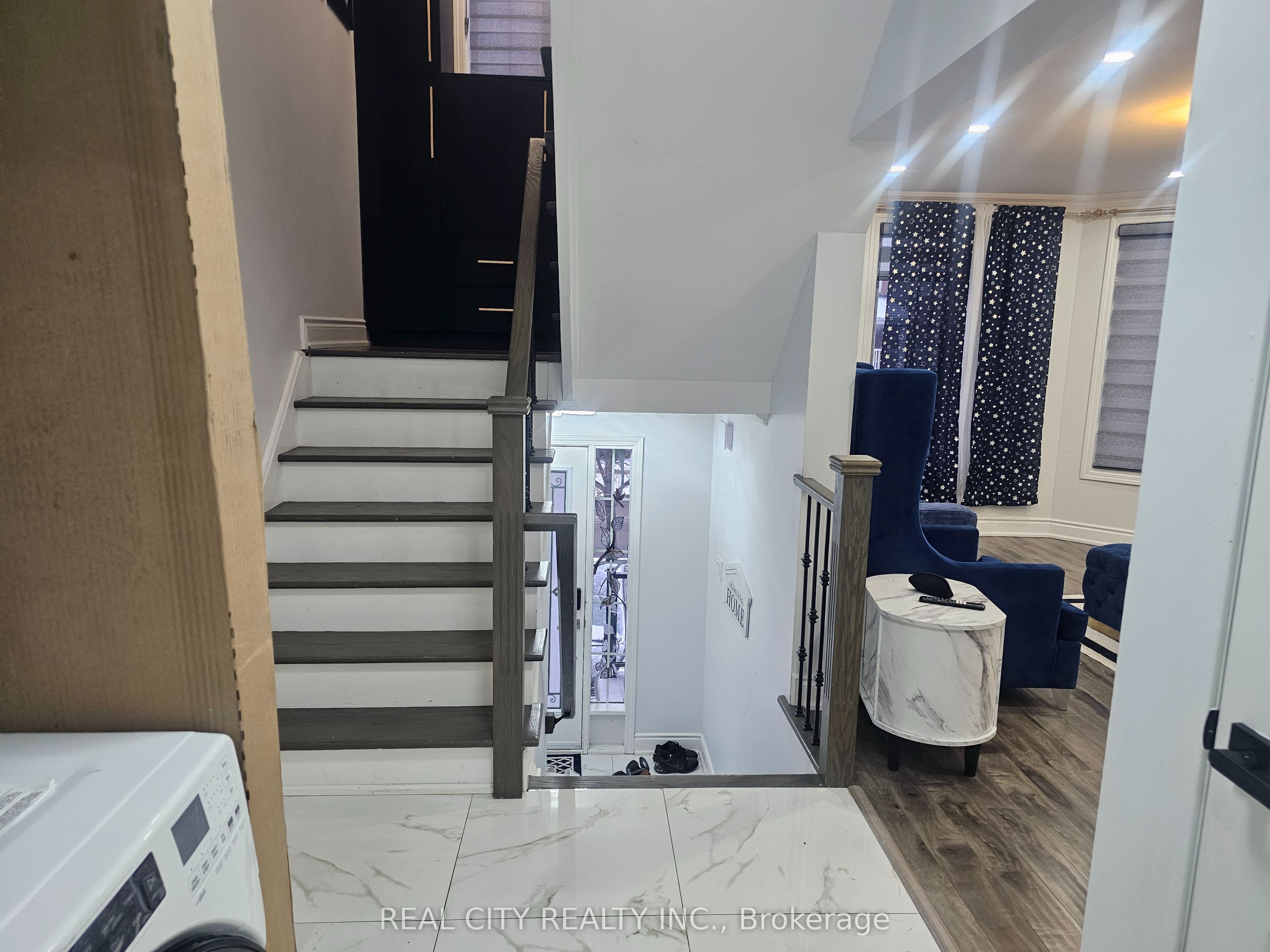 1680 Samuelson Circle, Mississauga, ON L5N 7Z7 photo 5