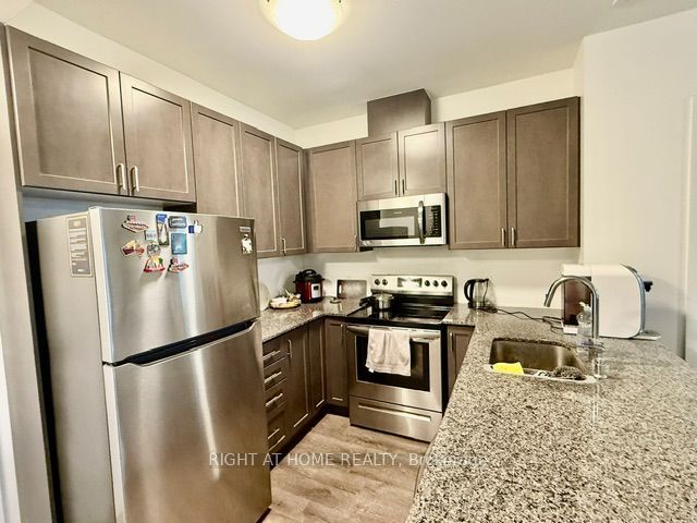 95 Dundas Street W 29, Oakville, ON L6M 5N4 photo 5