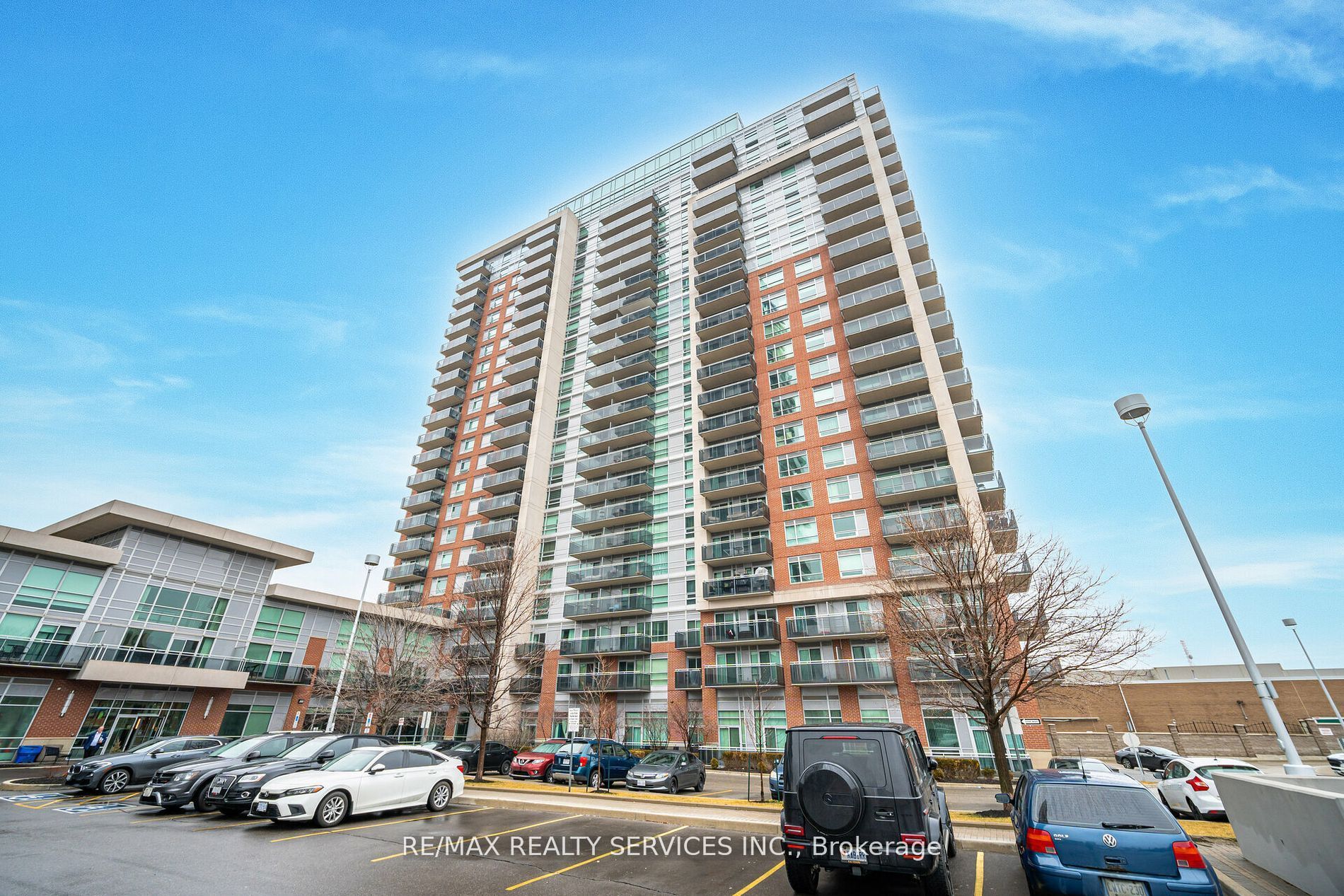 215 Queen Street E 2009, Brampton, ON L6W 0A9