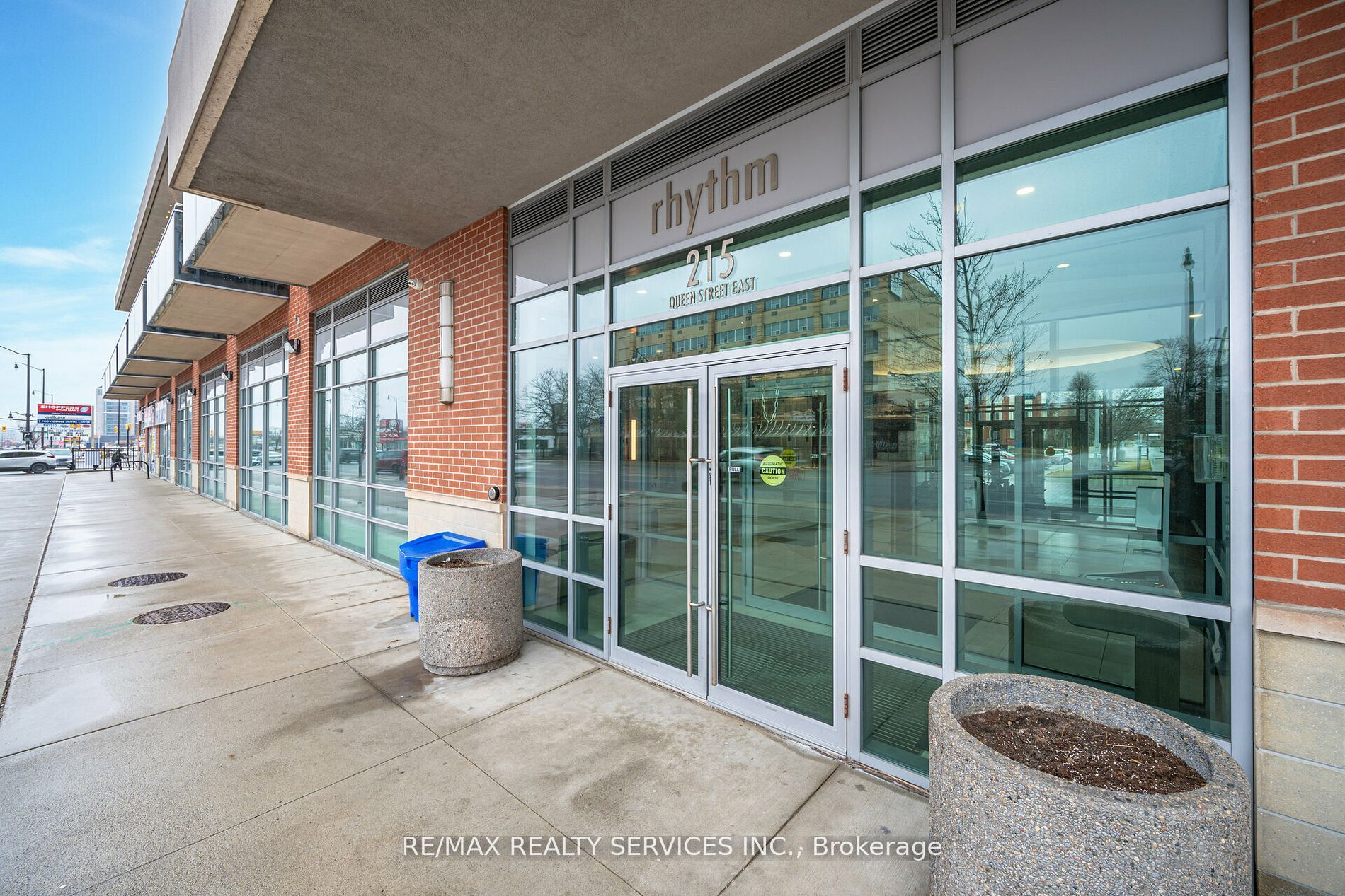 215 Queen Street E 2009, Brampton, ON L6W 0A9 photo 3