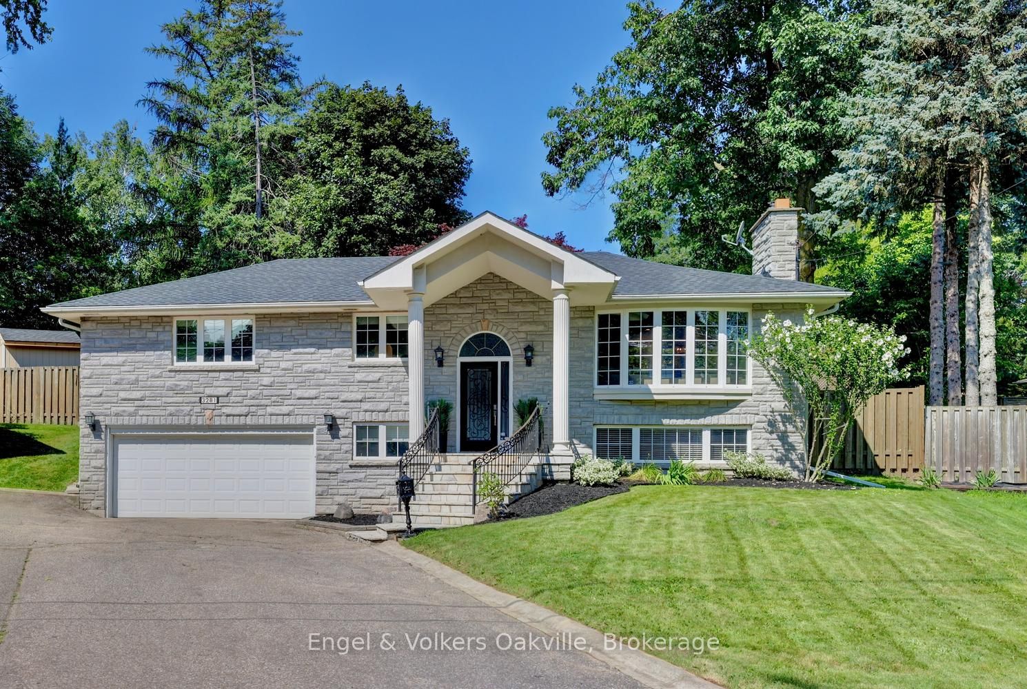 3281 Flanagan Crescent, Mississauga, ON L5C 2M7