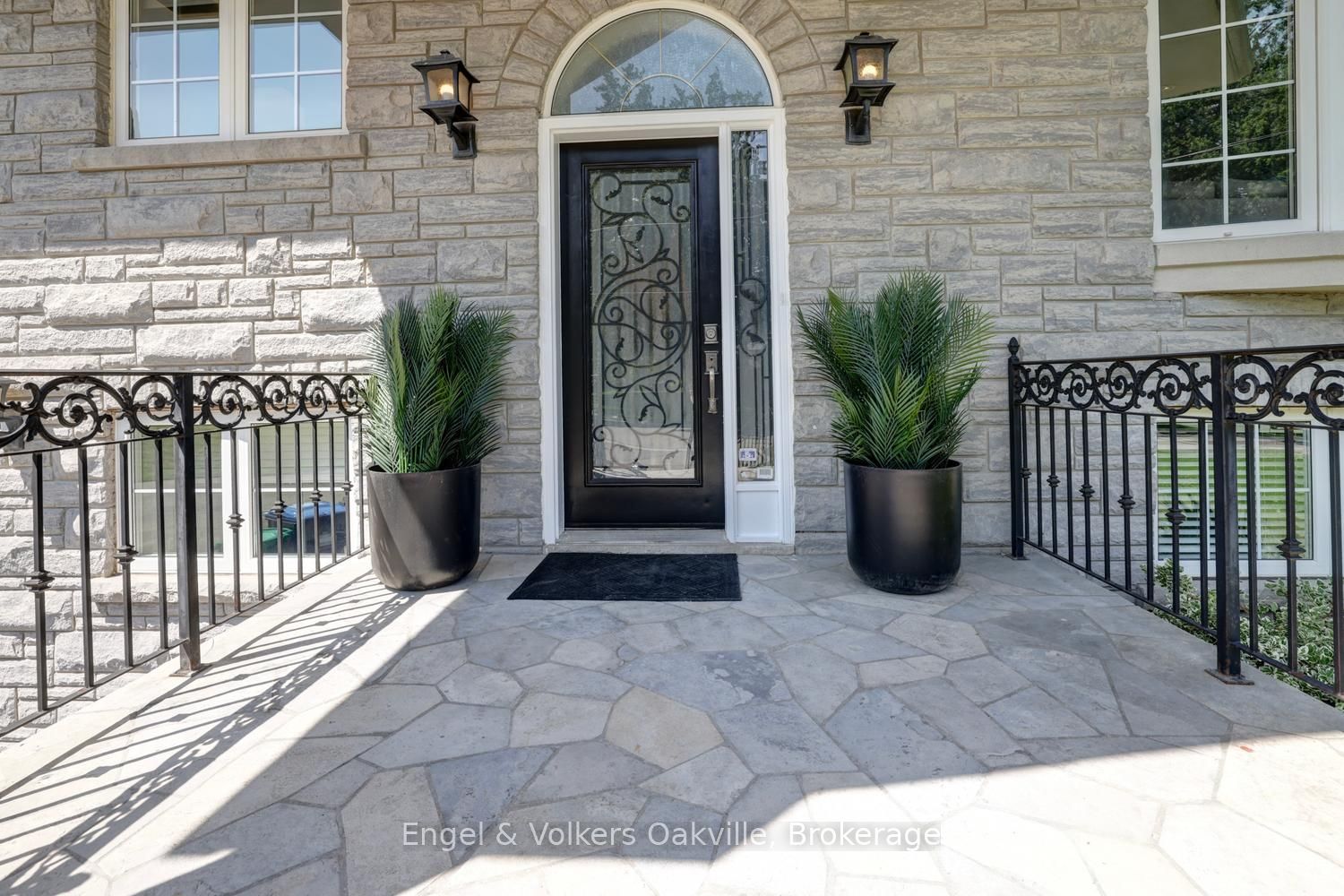 3281 Flanagan Crescent, Mississauga, ON L5C 2M7 photo 3