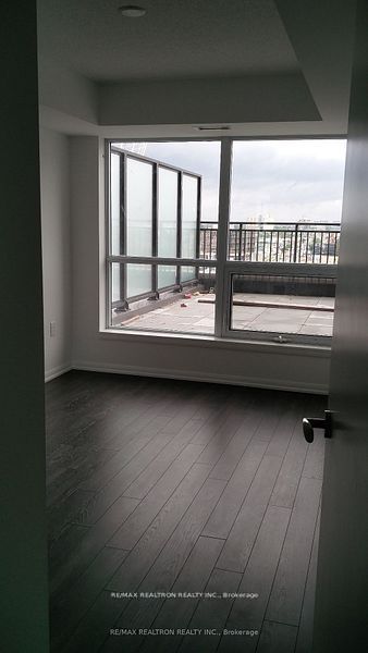 830 Lawrence Avenue W 917, Toronto, ON M6A 0A2 photo 2