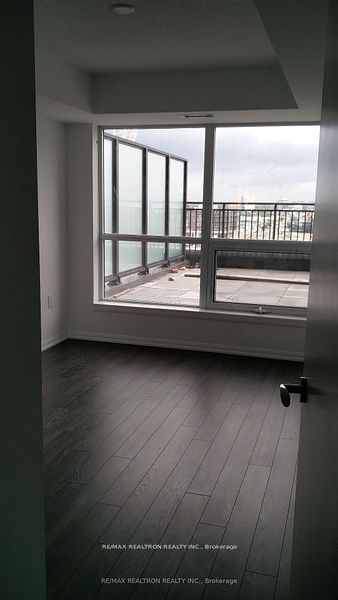 830 Lawrence Avenue W 917, Toronto, ON M6A 0A2 photo 3