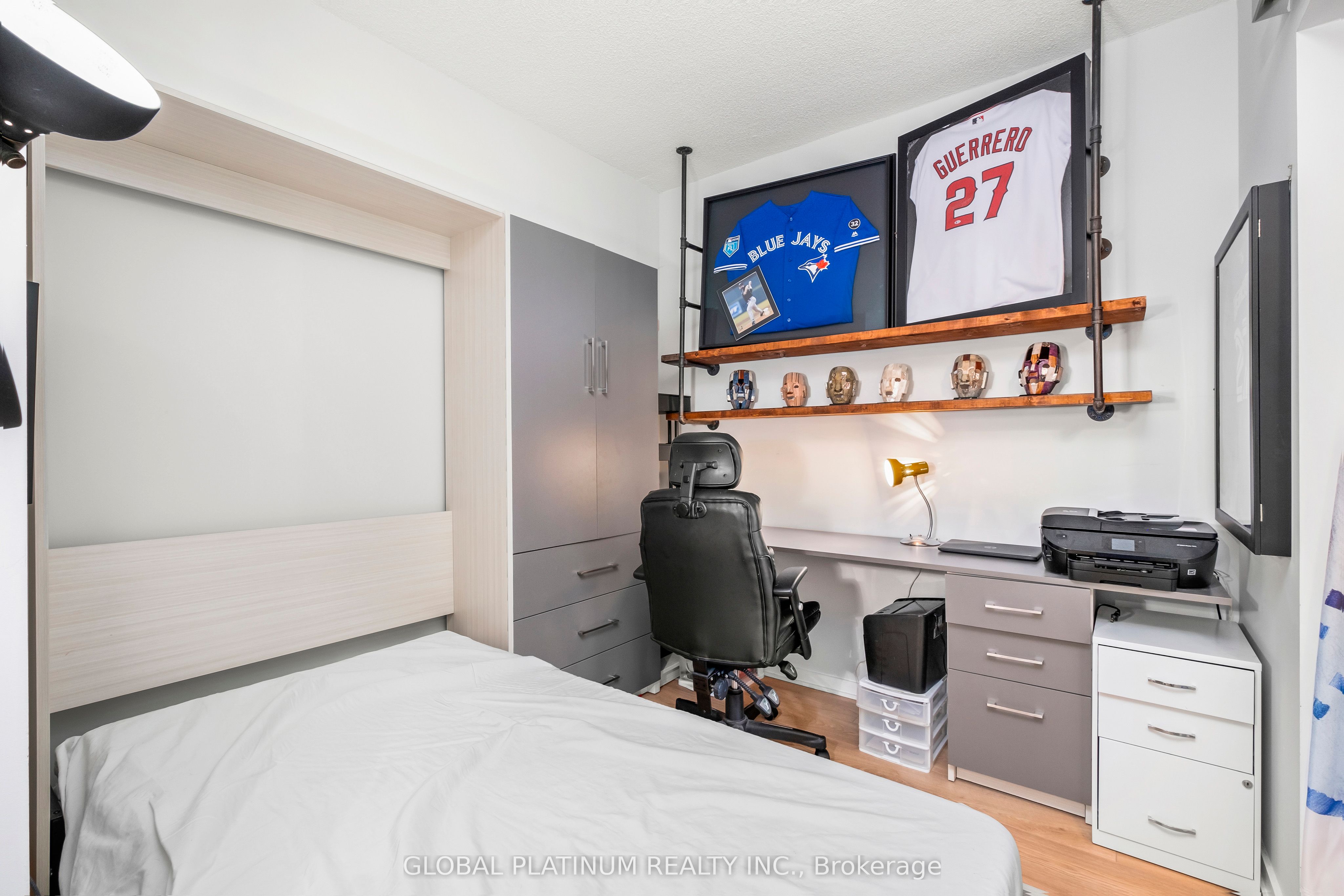 105 The Queensway Way 2014, Toronto, ON M6S 5B5 photo 4