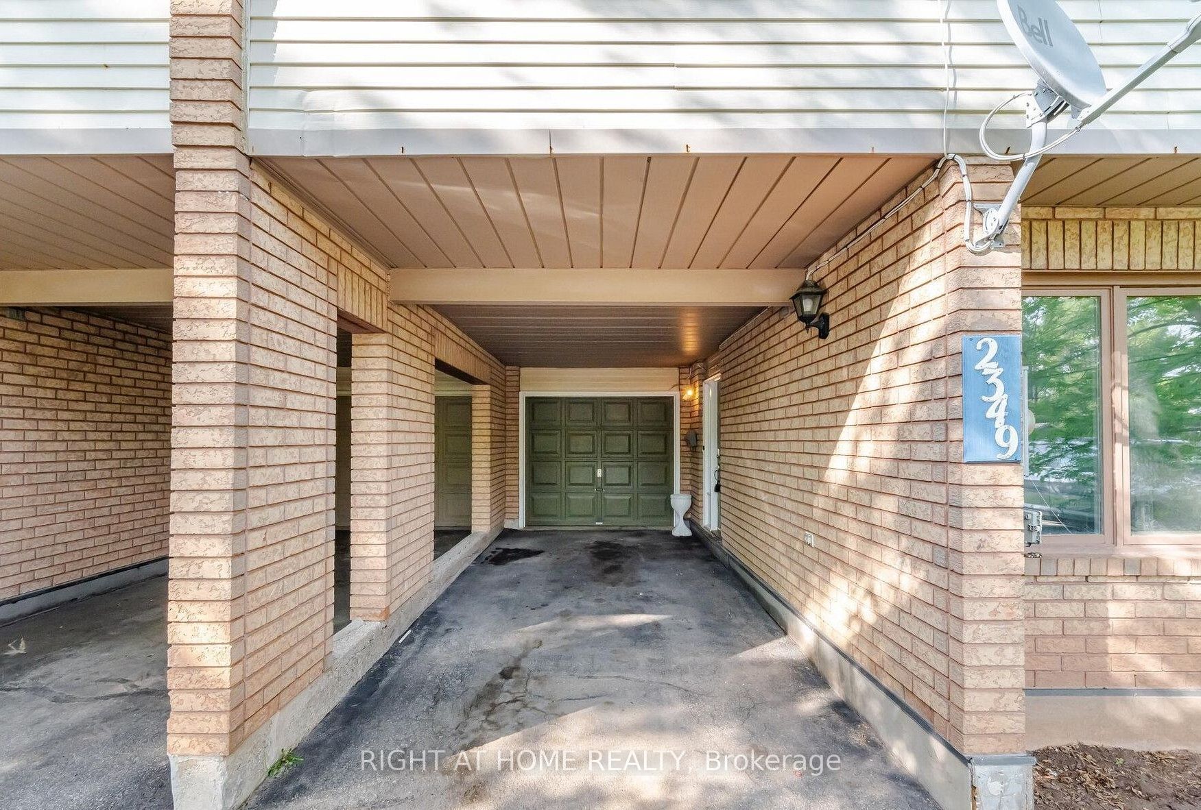 2349 Strawfield Court, Oakville, ON L6H 6C2 photo 2