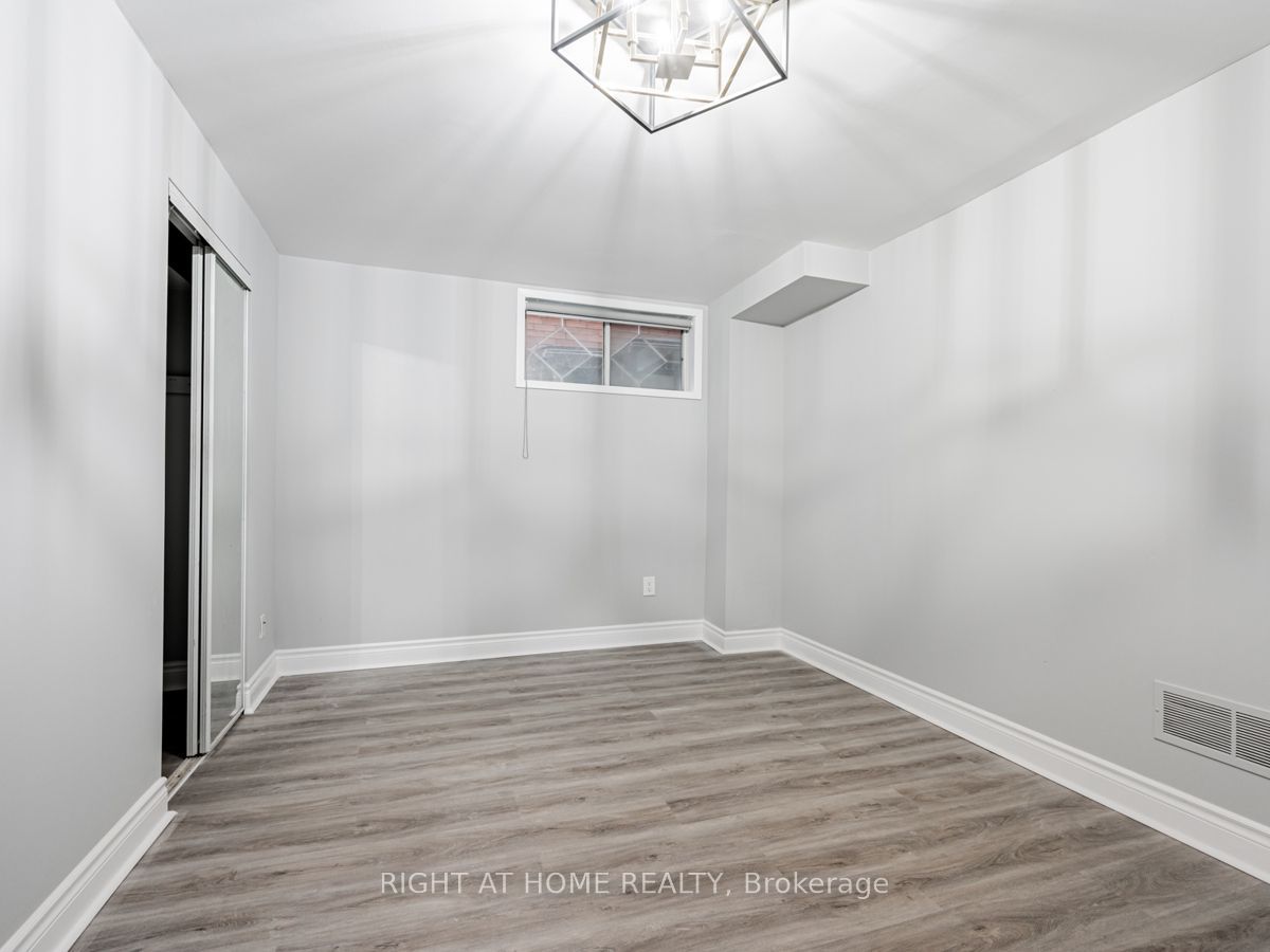 188 Mavety Street Bsmt, Toronto, ON M6P 2M2 photo 4