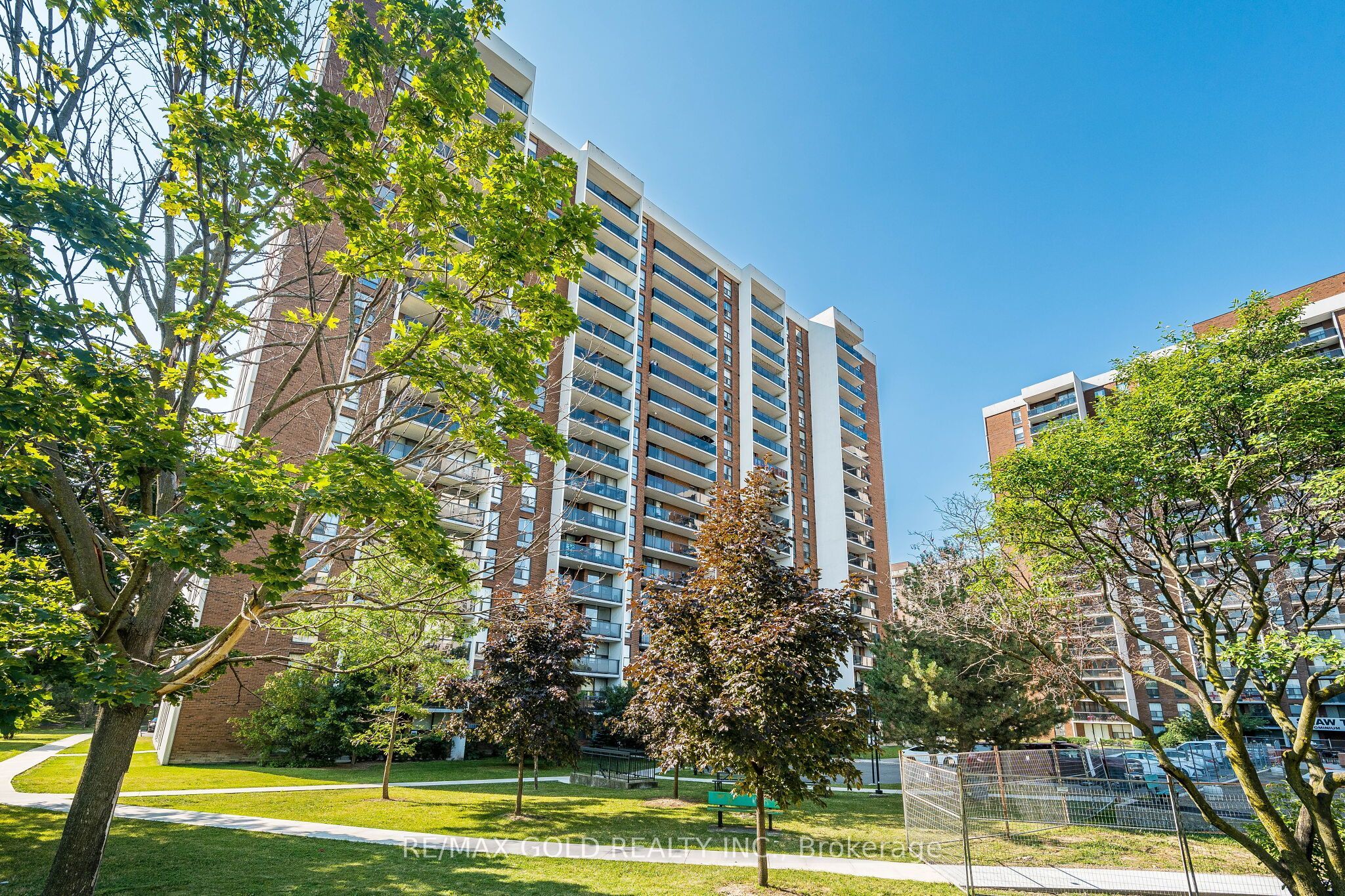 21 Knightsbridge Road 407, Brampton, ON L6T 3Y1 photo 3