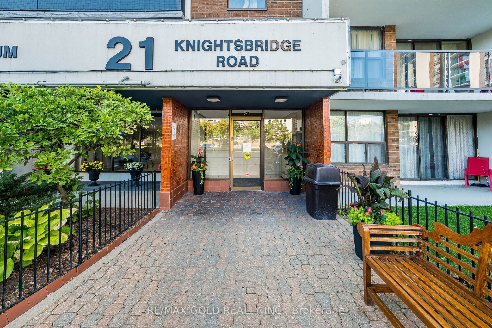 21 Knightsbridge Road 407, Brampton, ON L6T 3Y1 photo 4