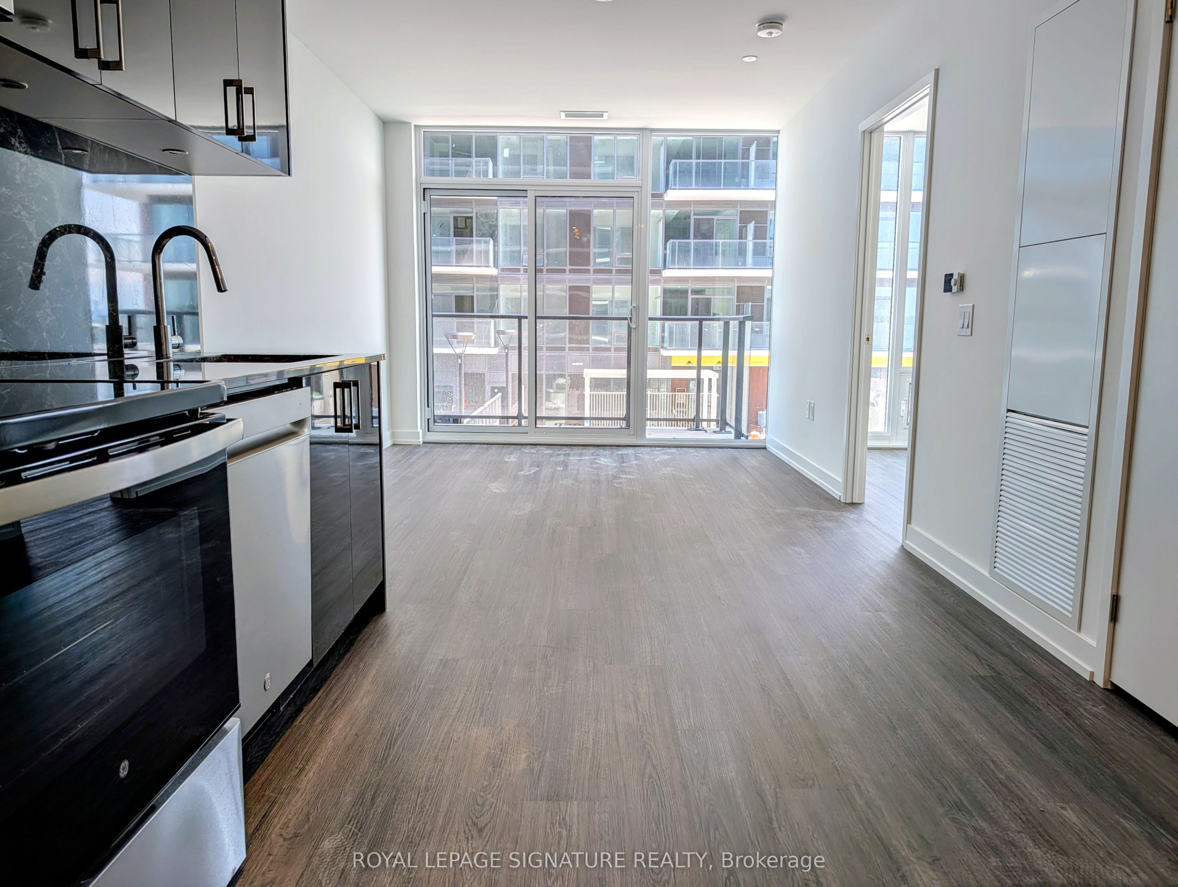 4010 Eglinton Avenue W 807, Toronto, ON M9A 4M2 photo 2