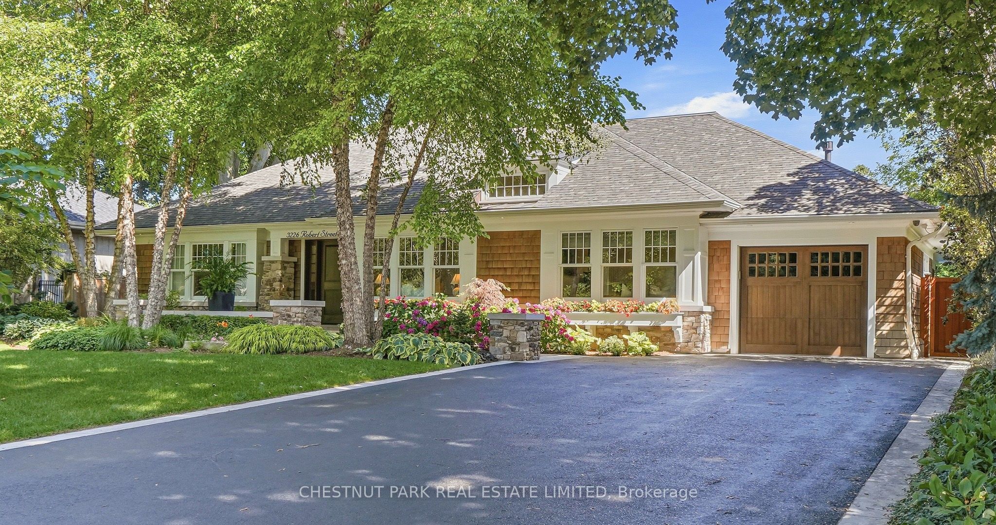 3226 Robert Street, Burlington, ON L7N 1E7 photo 3