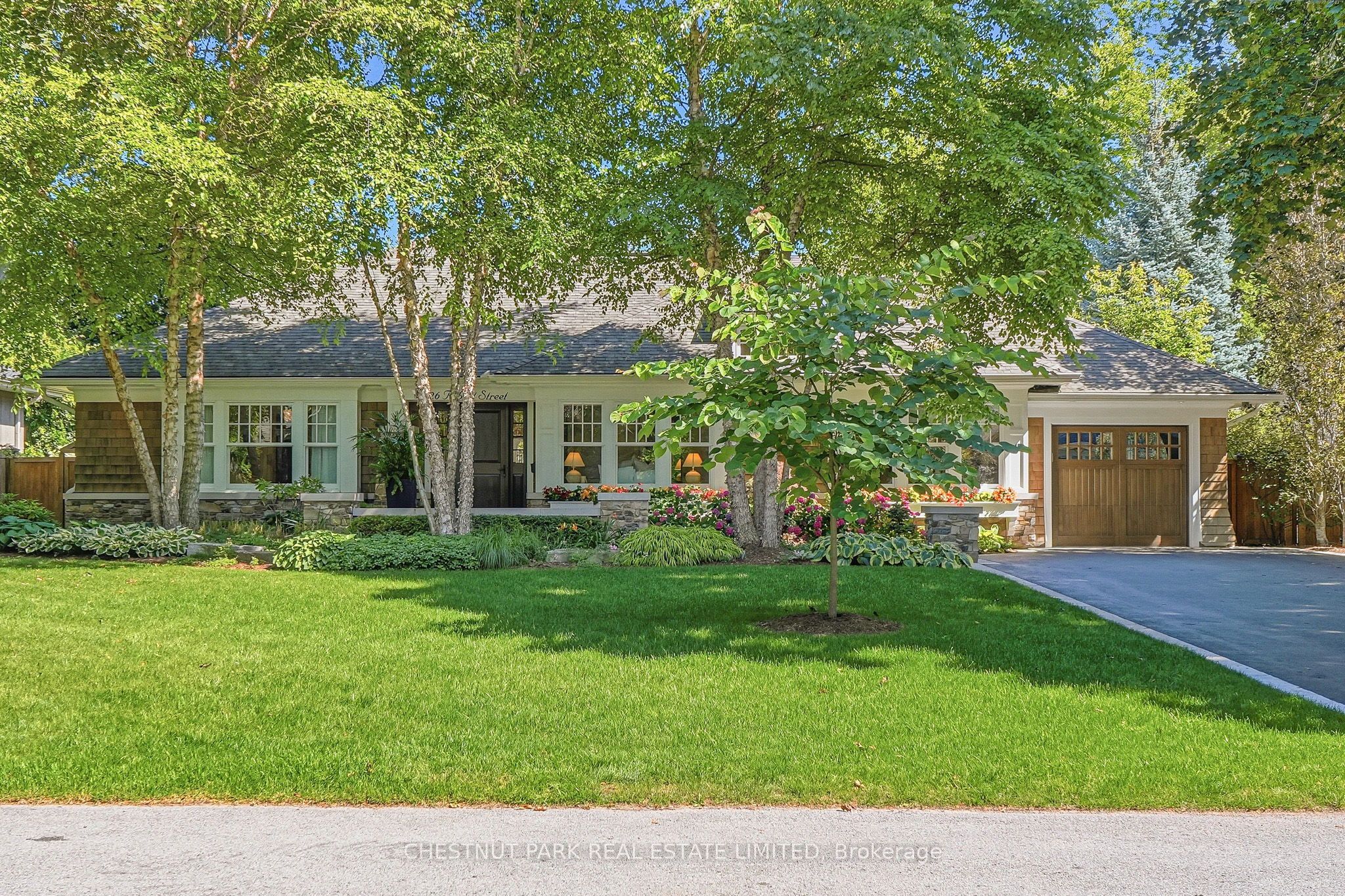 3226 Robert Street, Burlington, ON L7N 1E7 photo 4