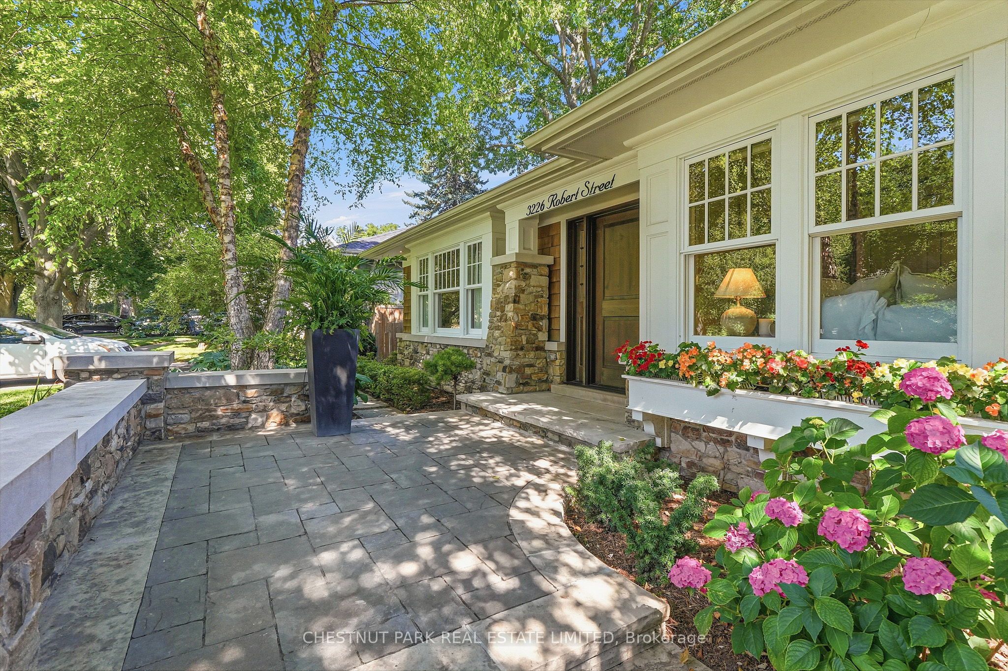 3226 Robert Street, Burlington, ON L7N 1E7 photo 5