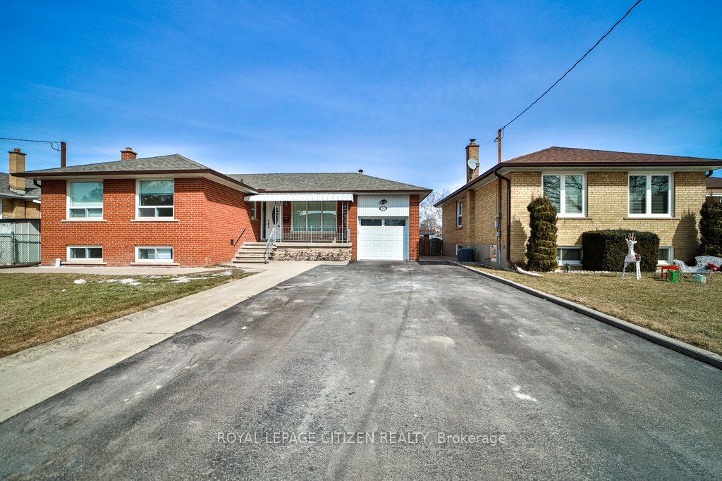 34 Belleglade Upper Court, Toronto, ON M9M 2W4