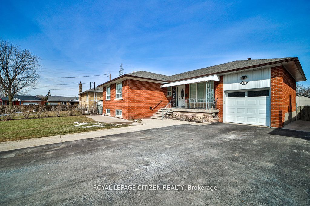 34 Belleglade Lower Court, Toronto, ON M9M 2W4 photo 2