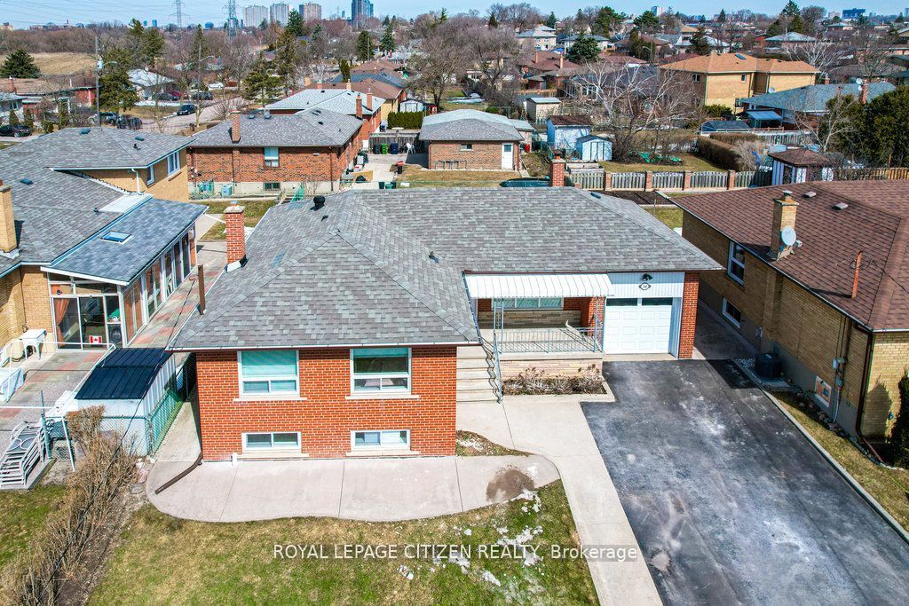34 Belleglade Lower Court, Toronto, ON M9M 2W4 photo 4
