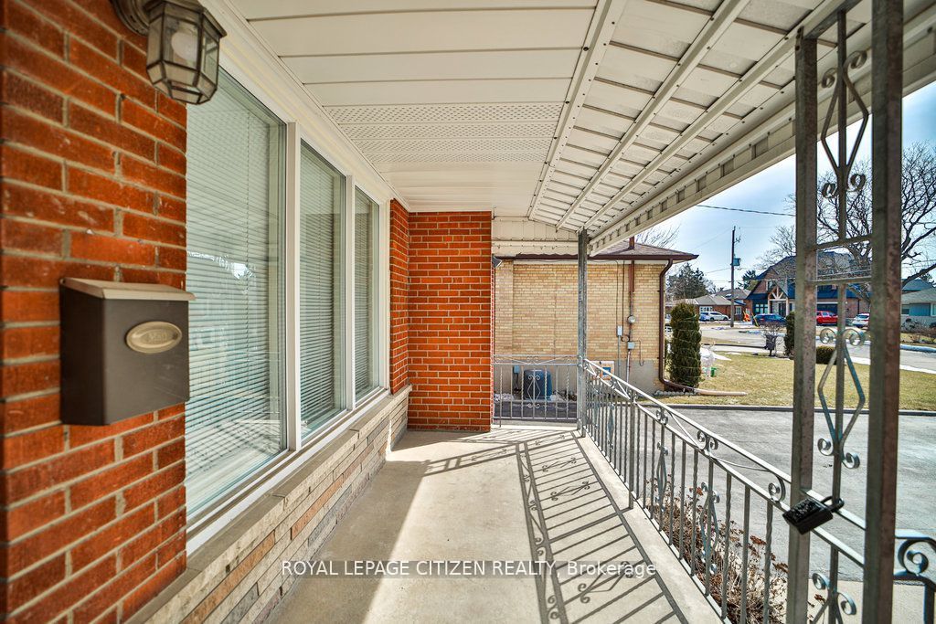 34 Belleglade Lower Court, Toronto, ON M9M 2W4 photo 5